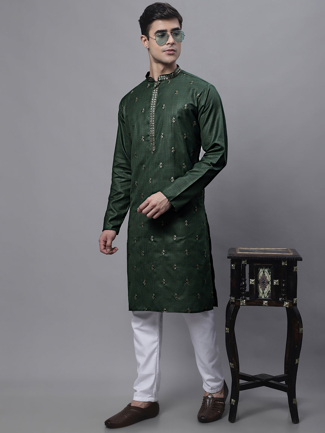 Jompers Men's Olive Green Embroidered Straight Kurta