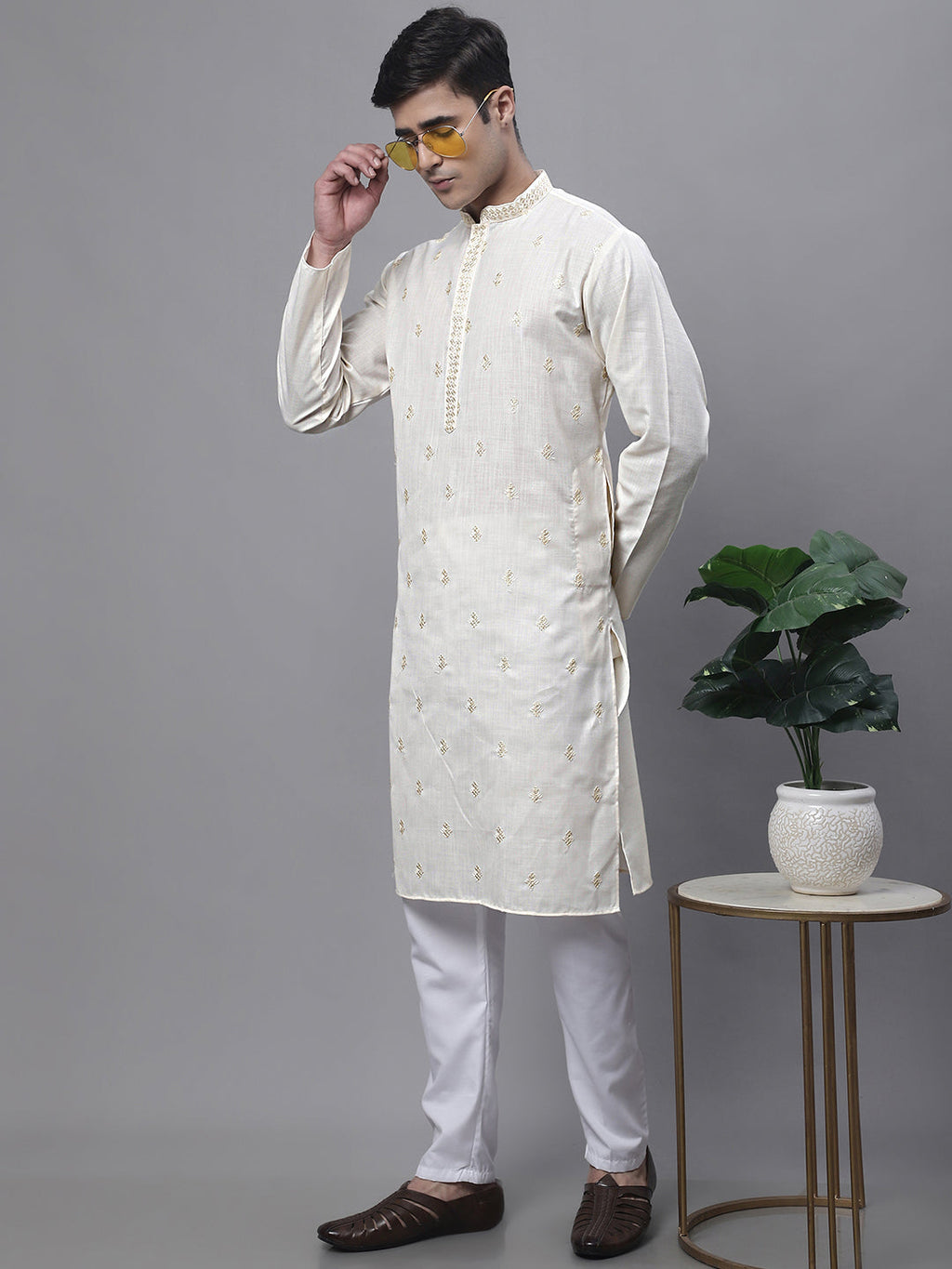 Jompers Men's White Embroidered Straight Kurta