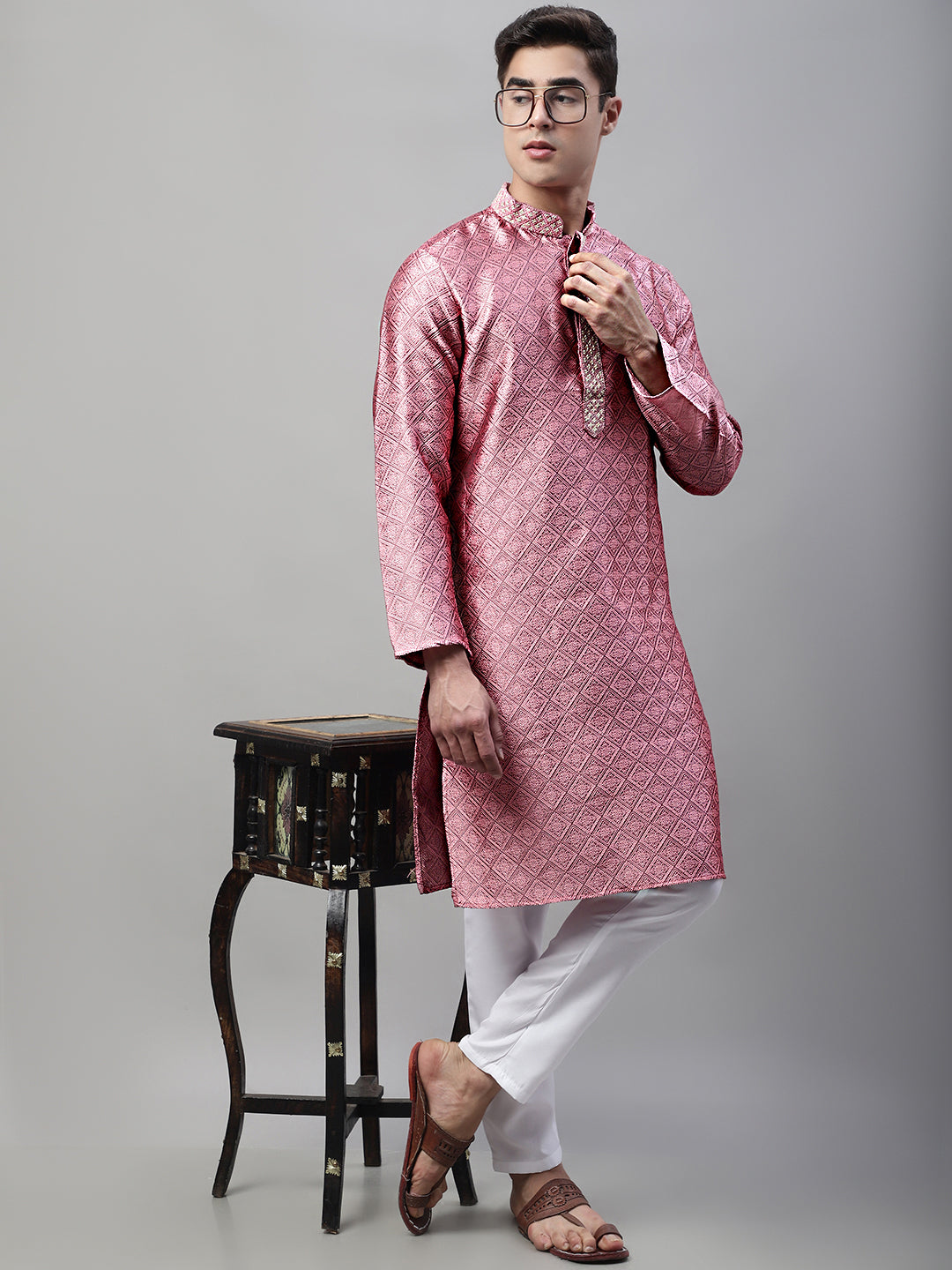 Jompers Men's Pink Jacquard Silk Collar Embroidered Kurta