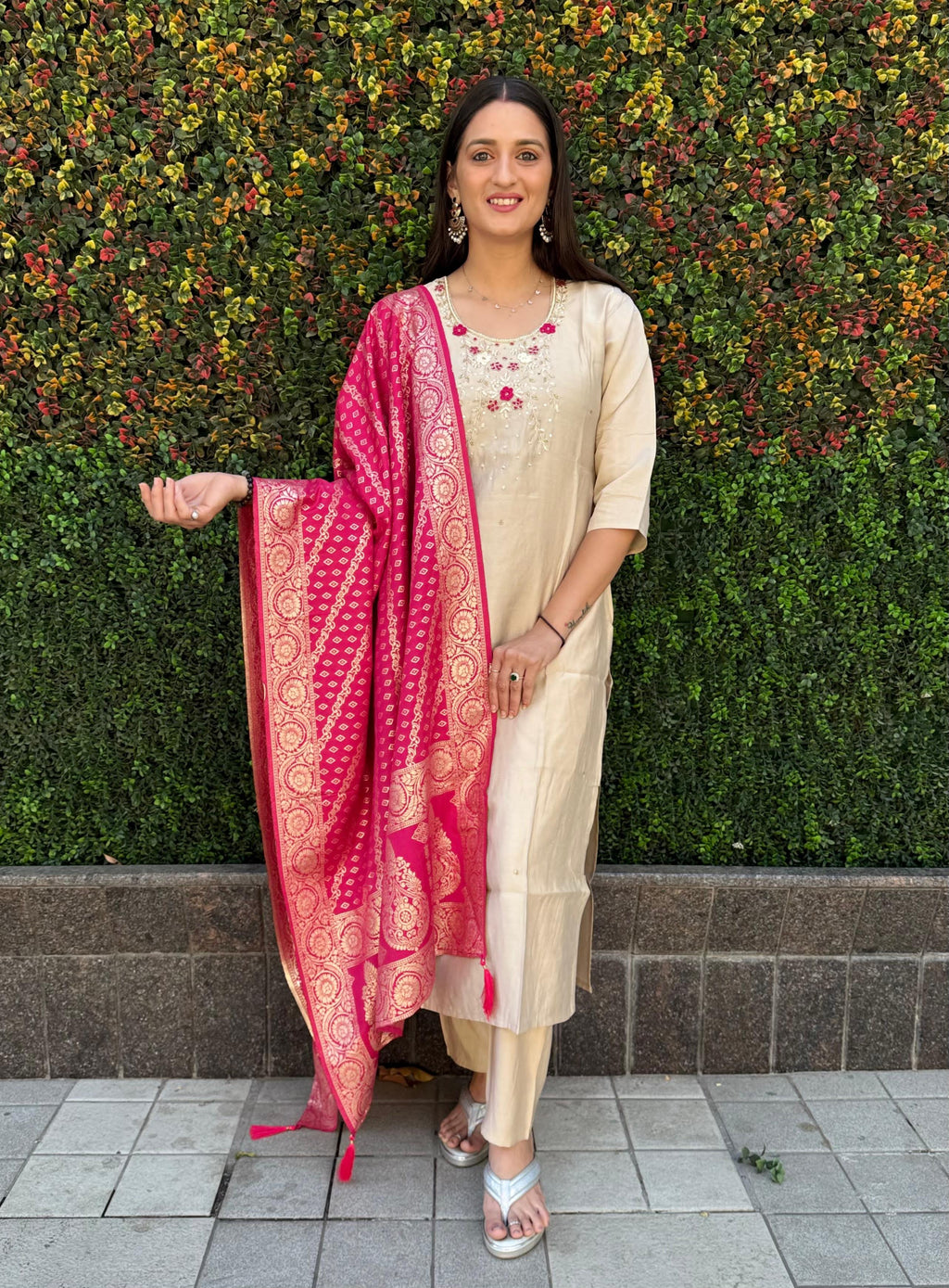 Vedant Vastram Kurta Pant Set With Dupatta Having Beautiful Handwork - Cream