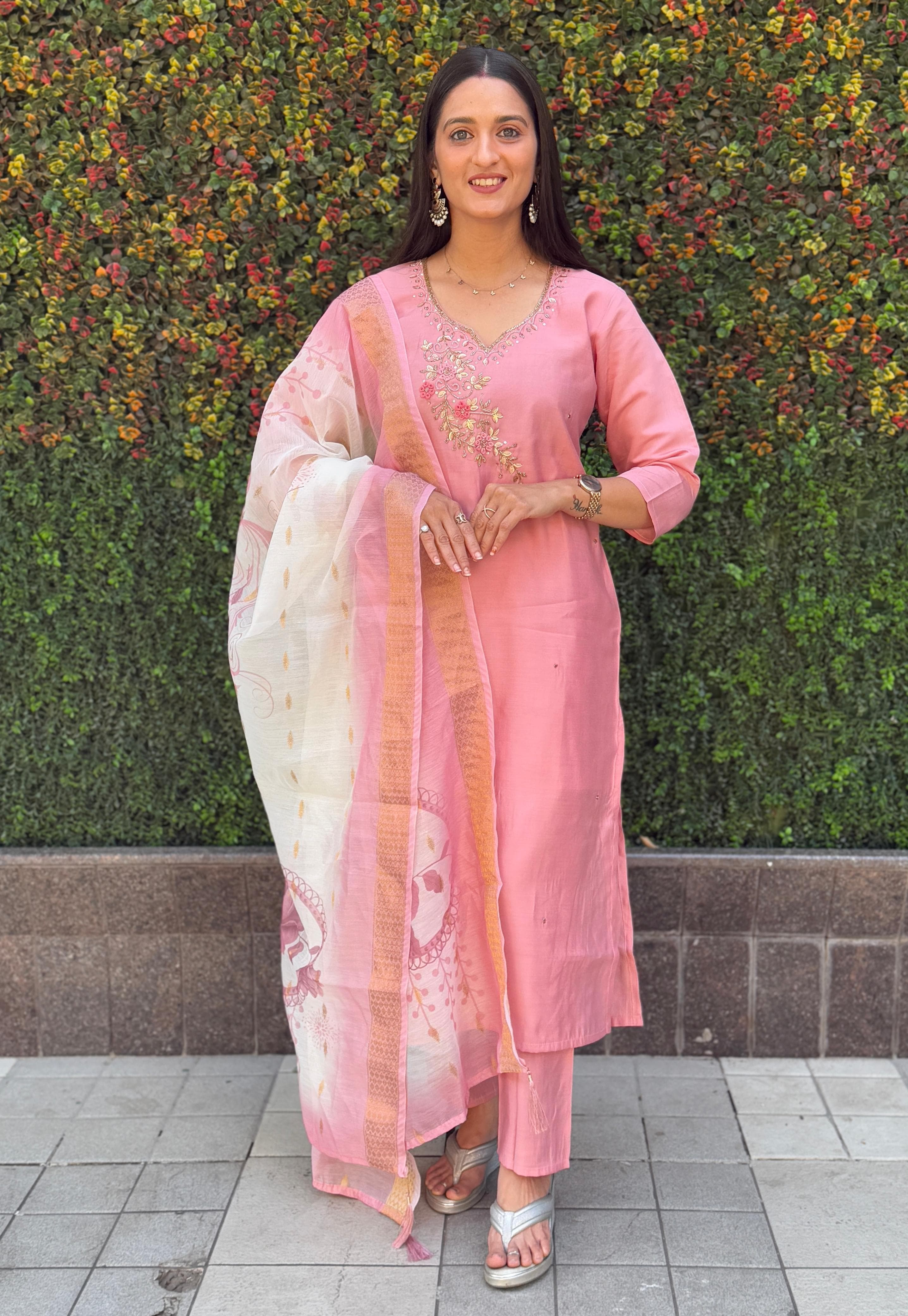 Vedant Vastram Kurta Pant Set With Dupatta Having Beautiful Handwork - Peach