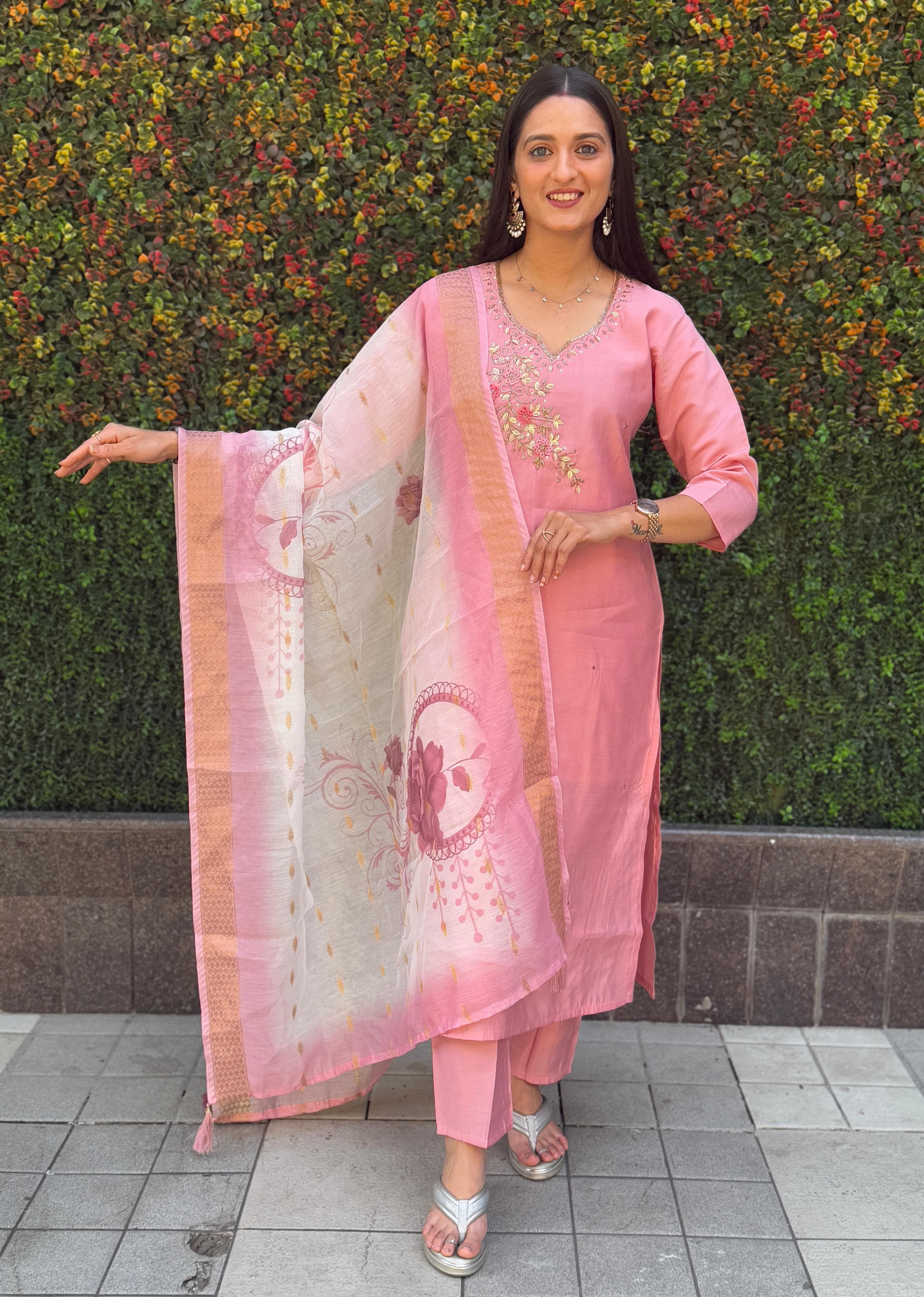 Vedant Vastram Kurta Pant Set With Dupatta Having Beautiful Handwork - Peach