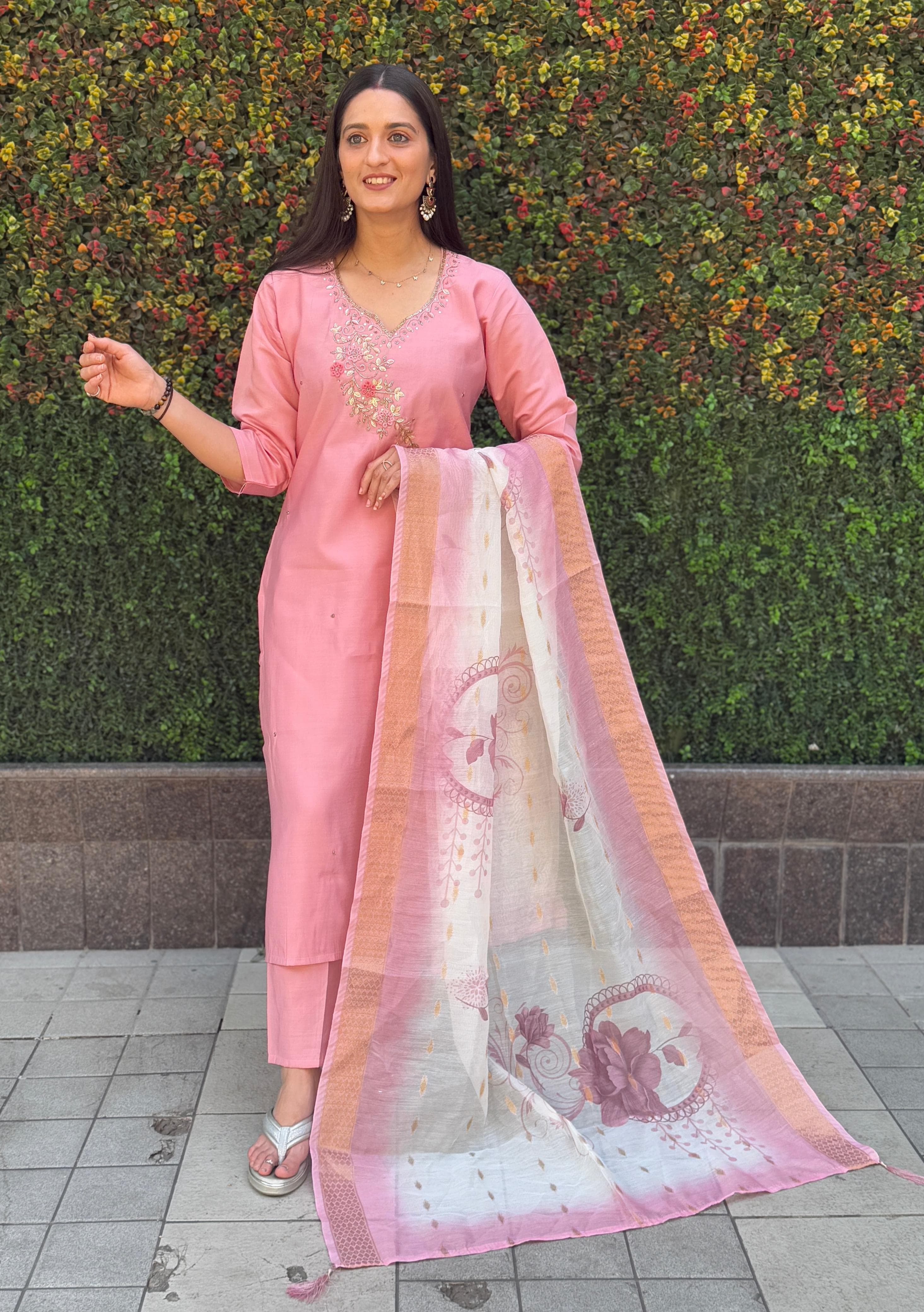 Vedant Vastram Kurta Pant Set With Dupatta Having Beautiful Handwork - Peach