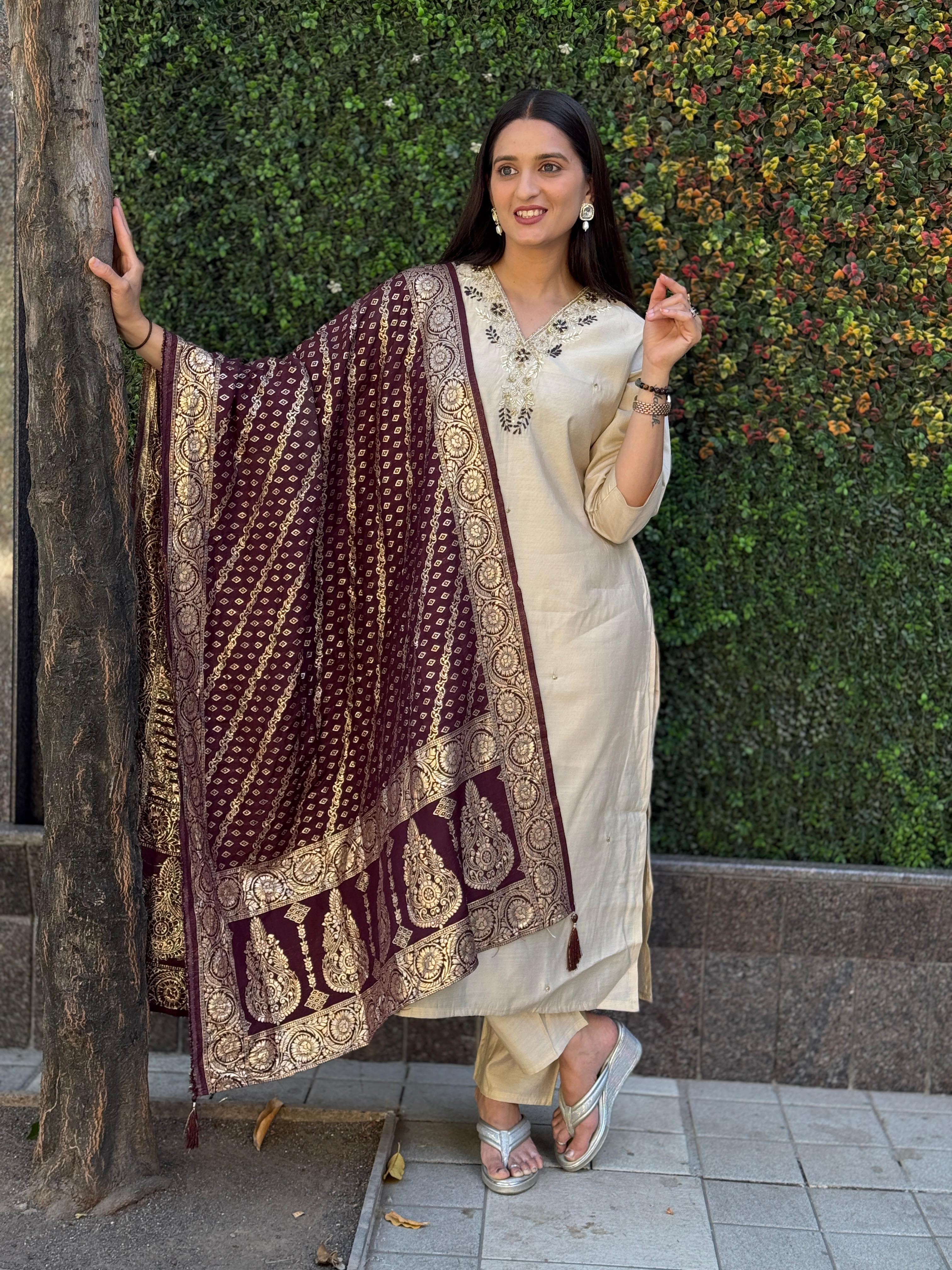 Vedant Vastram Kurta Pant Set With Dupatta Having Beautiful Handwork - White