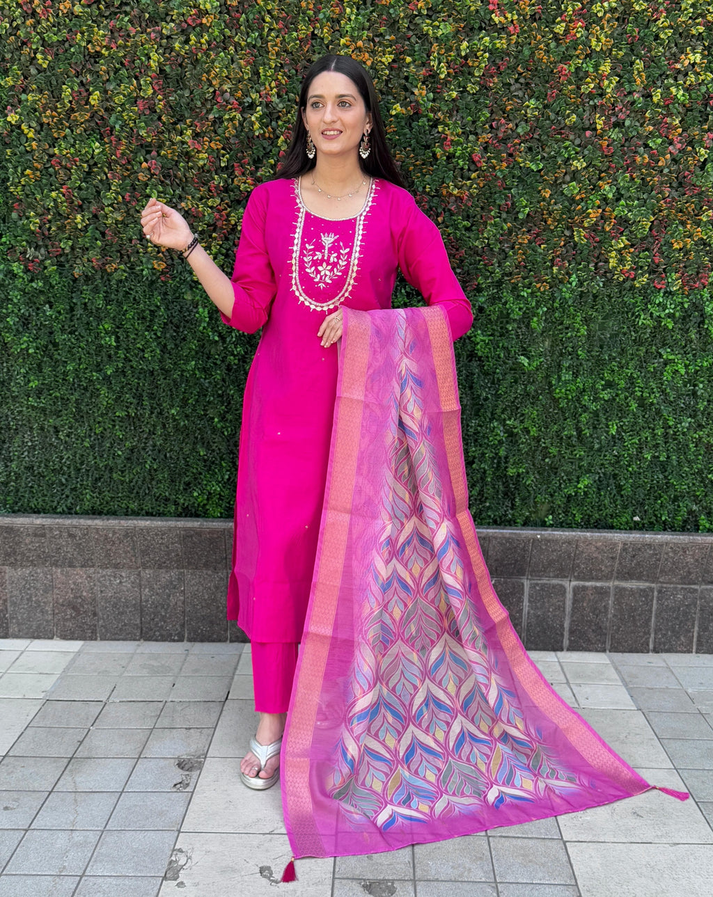 Vedant Vastram Kurta Pant Set With Dupatta Having Beautiful Handwork - Pink