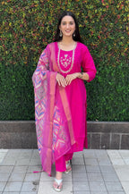 Vedant Vastram Kurta Pant Set With Dupatta Having Beautiful Handwork - Pink