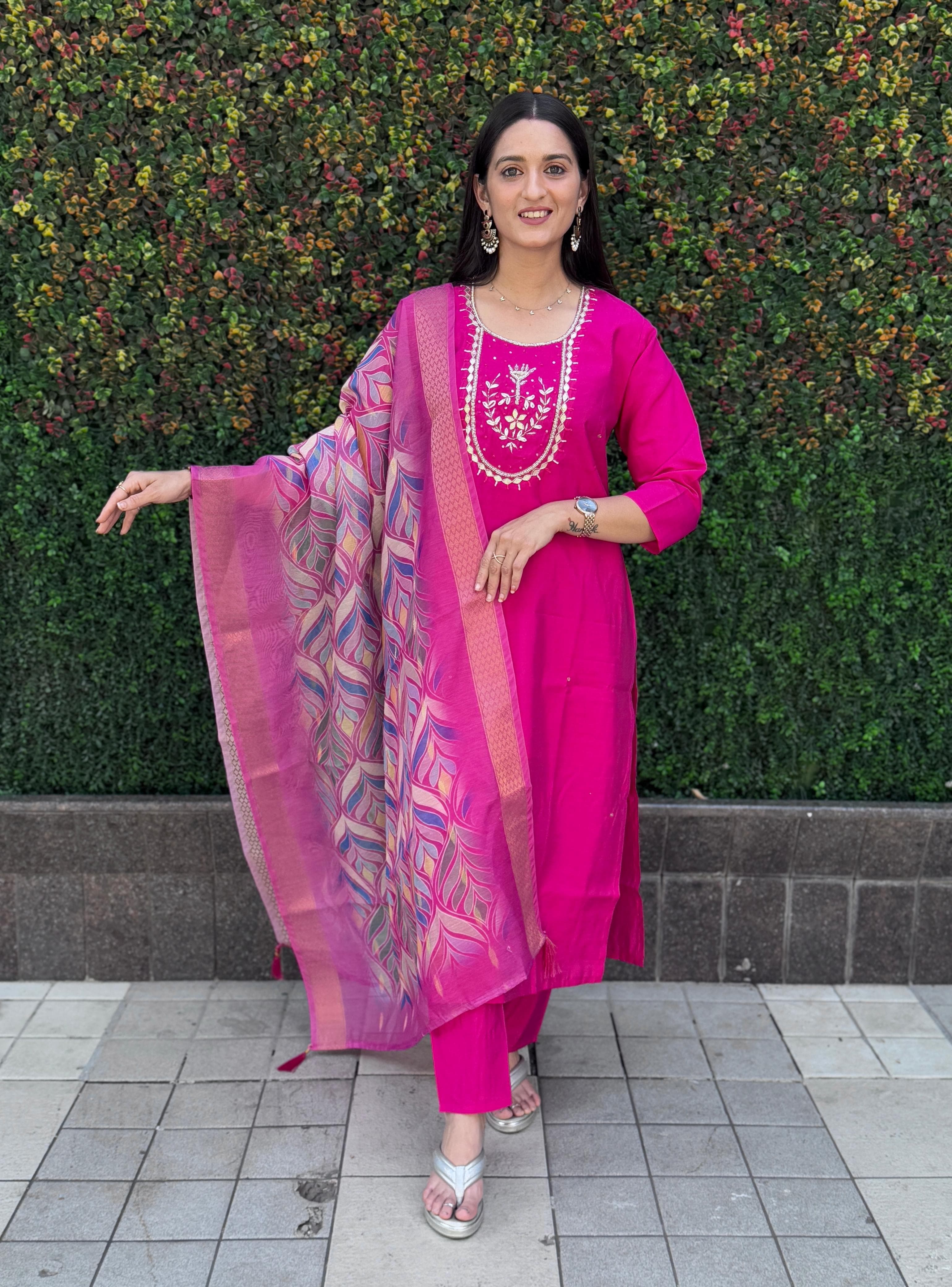 Vedant Vastram Kurta Pant Set With Dupatta Having Beautiful Handwork - Pink
