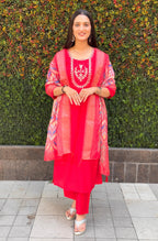 Vedant Vastram Kurta Pant Set With Dupatta Having Beautiful Handwork - Red
