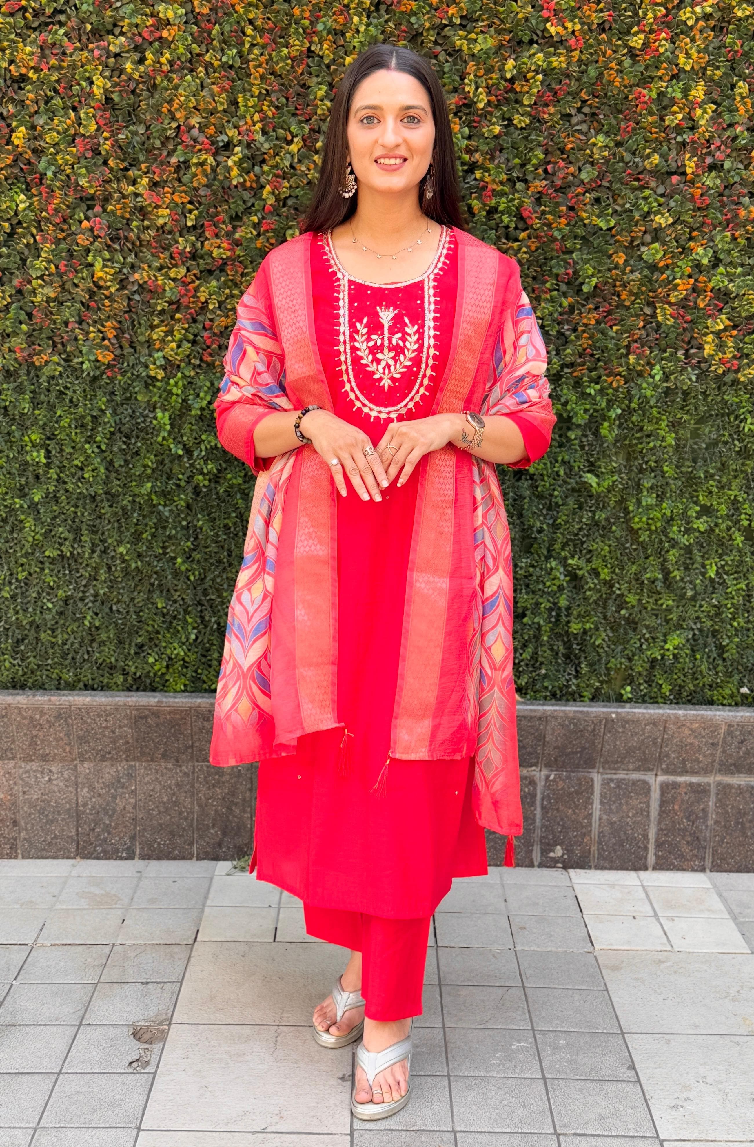 Vedant Vastram Kurta Pant Set With Dupatta Having Beautiful Handwork - Red