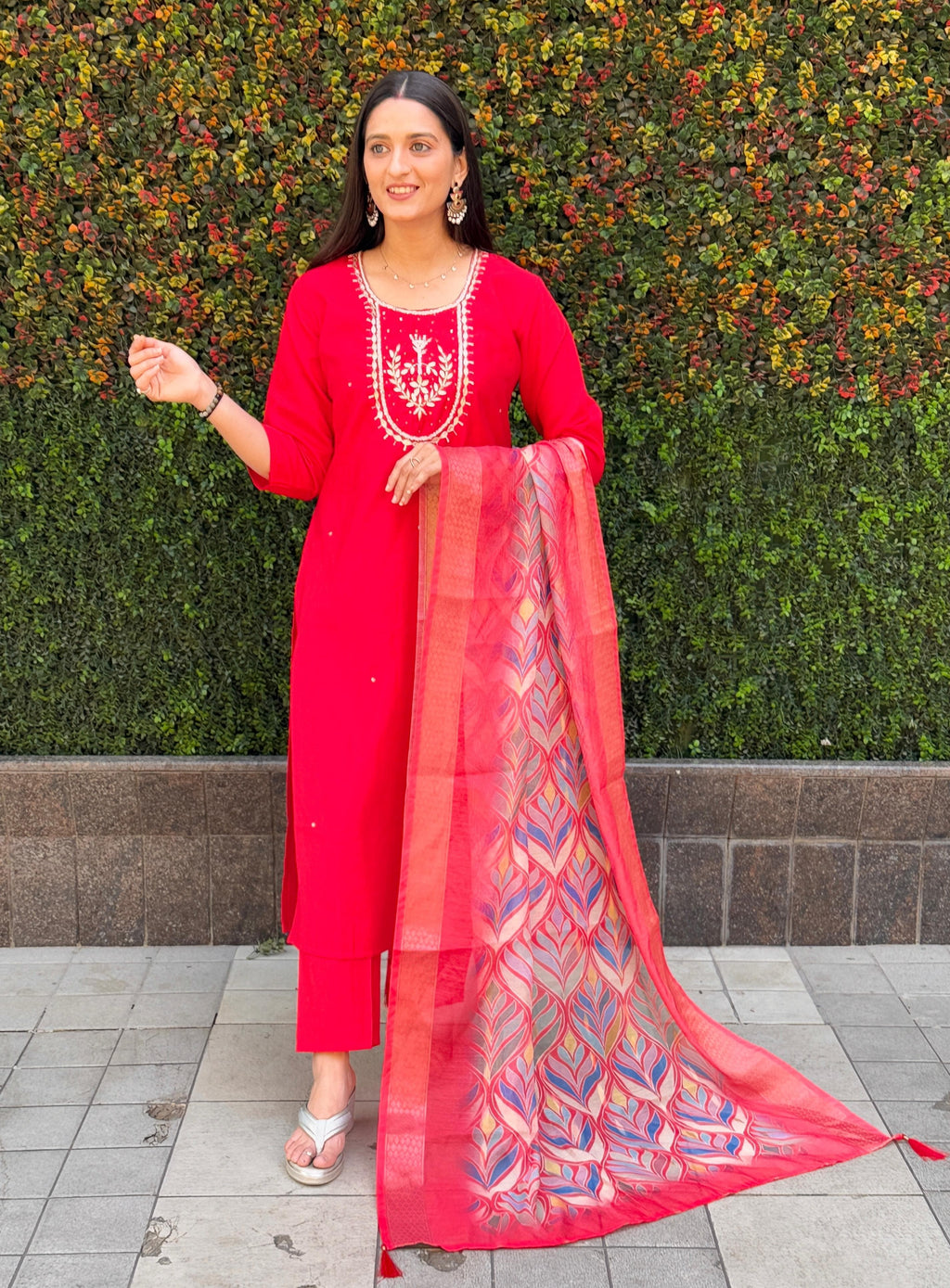 Vedant Vastram Kurta Pant Set With Dupatta Having Beautiful Handwork - Red