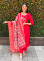 Vedant Vastram Kurta Pant Set With Dupatta Having Beautiful Handwork - Red