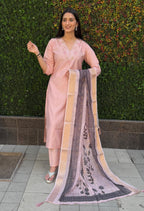 Vedant Vastram Kurta Pant Set With Dupatta Having Beautiful Handwork - Peach