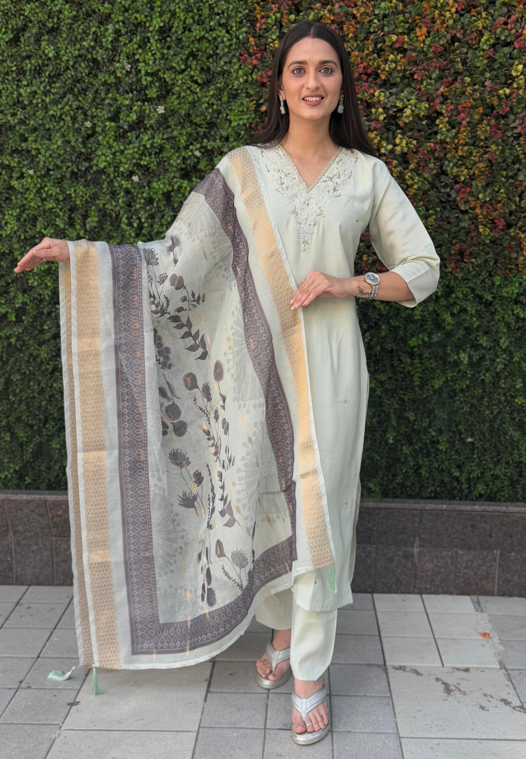 Vedant Vastram Kurta Pant Set With Dupatta Having Beautiful Handwork - Light Pista
