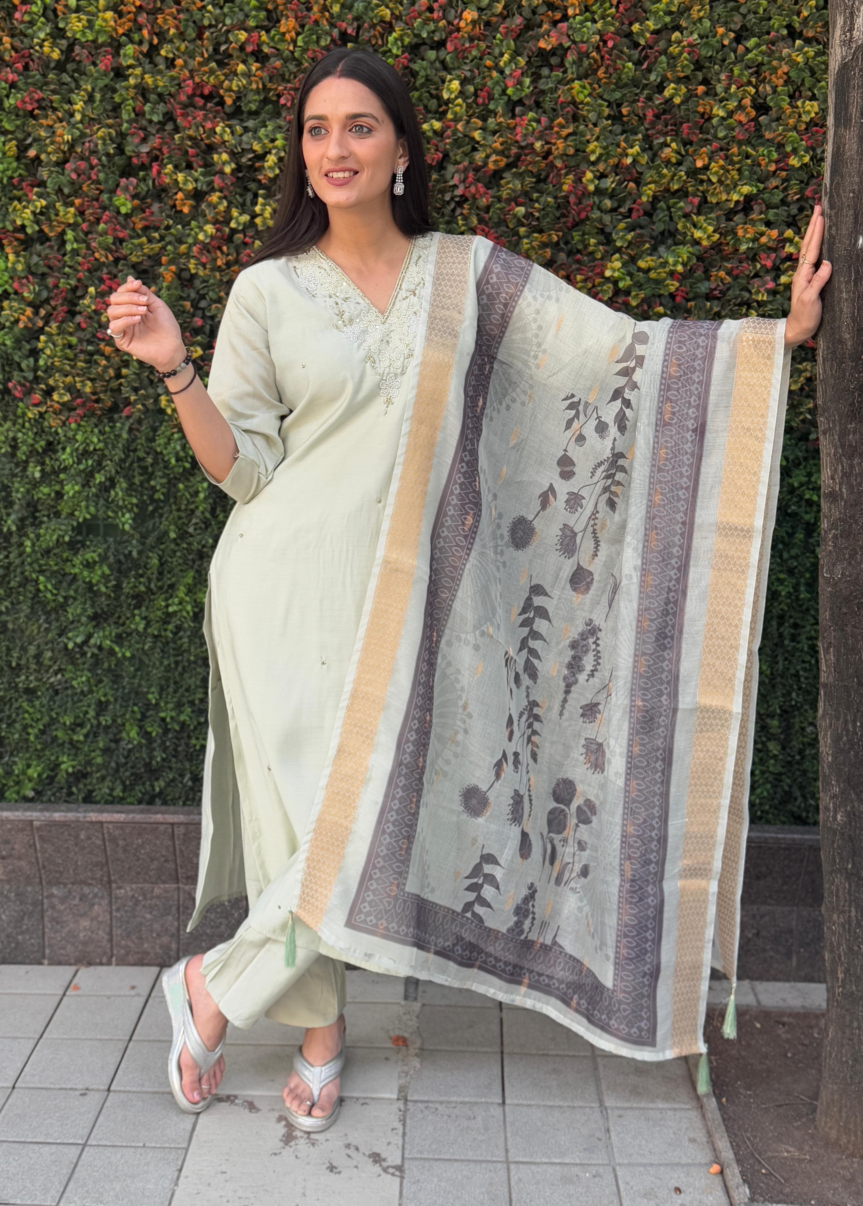 Vedant Vastram Kurta Pant Set With Dupatta Having Beautiful Handwork - Light Pista