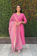 Vedant Vastram Kurta Pant Set With Dupatta Having Beautiful Handwork - Peach