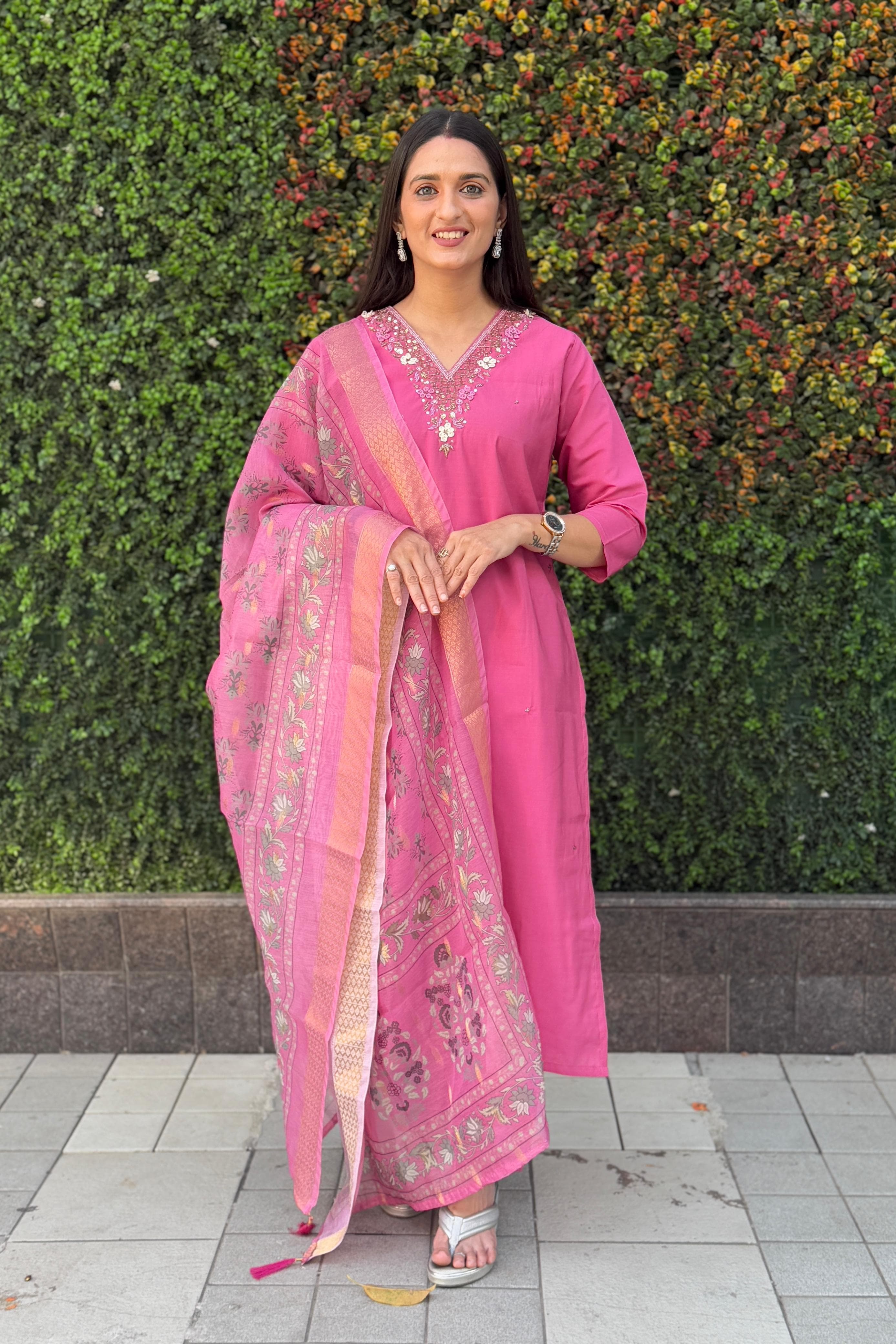Vedant Vastram Kurta Pant Set With Dupatta Having Beautiful Handwork - Peach