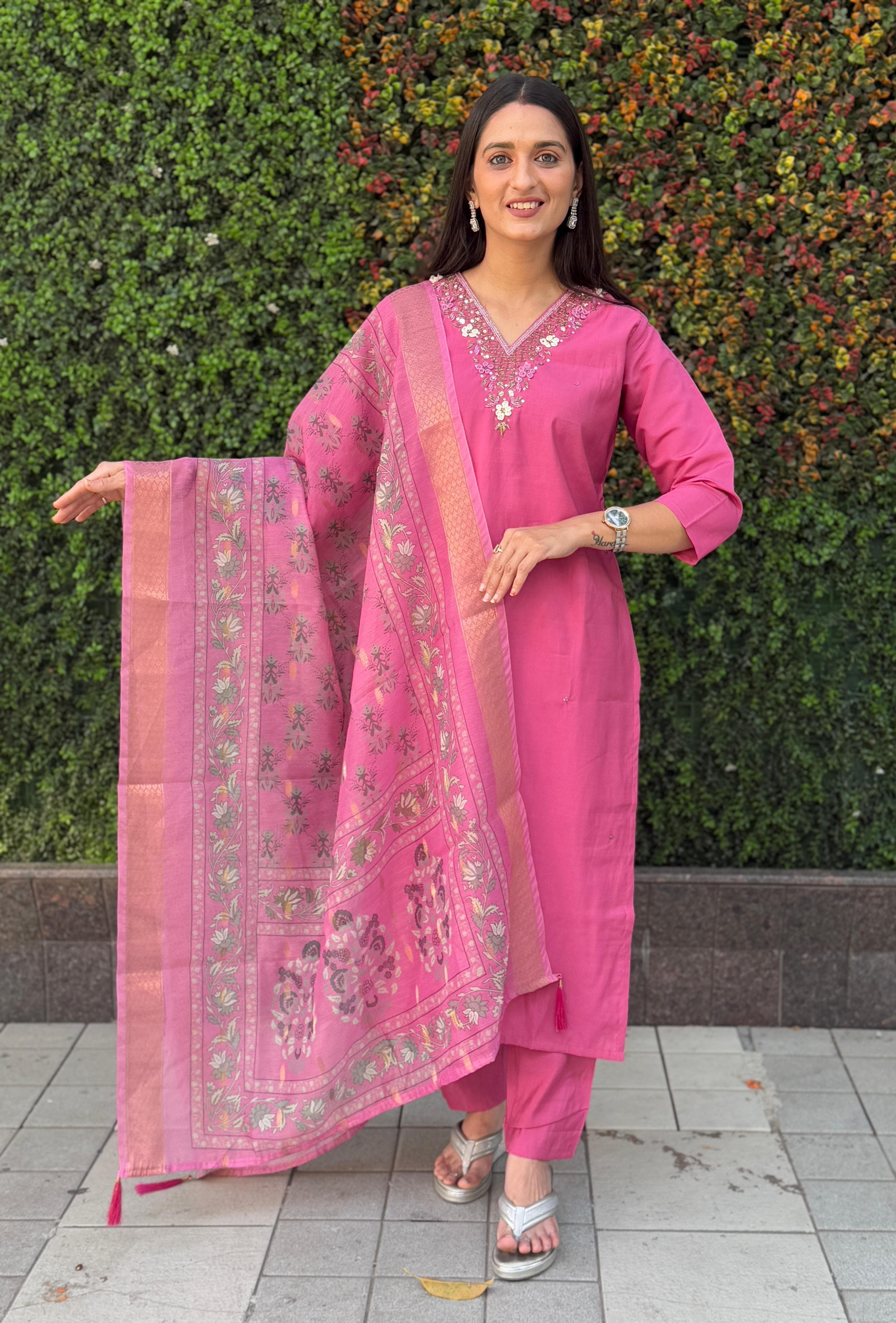 Vedant Vastram Kurta Pant Set With Dupatta Having Beautiful Handwork - Peach