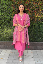 Vedant Vastram Kurta Pant Set With Dupatta Having Beautiful Handwork - Peach
