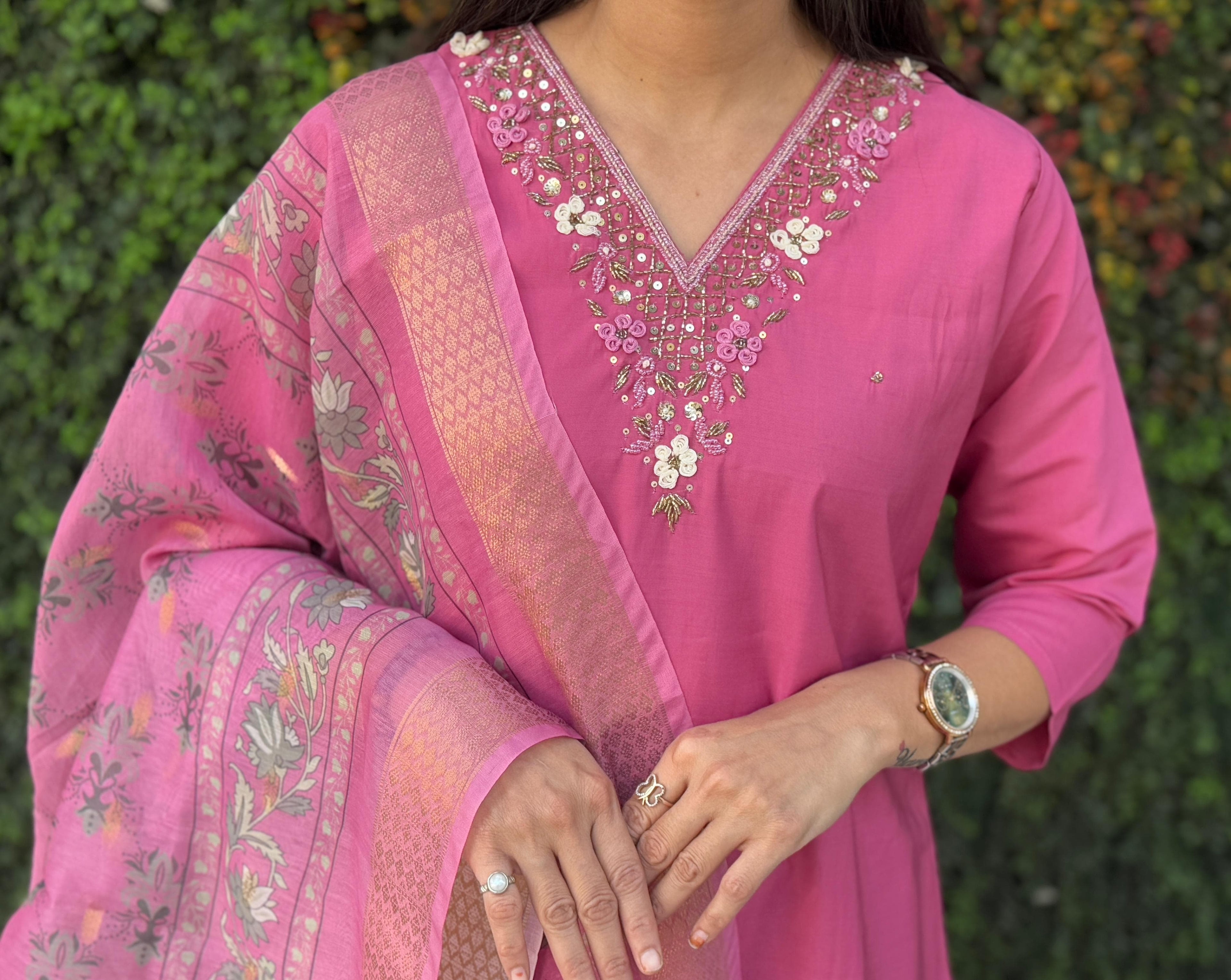 Vedant Vastram Kurta Pant Set With Dupatta Having Beautiful Handwork - Peach