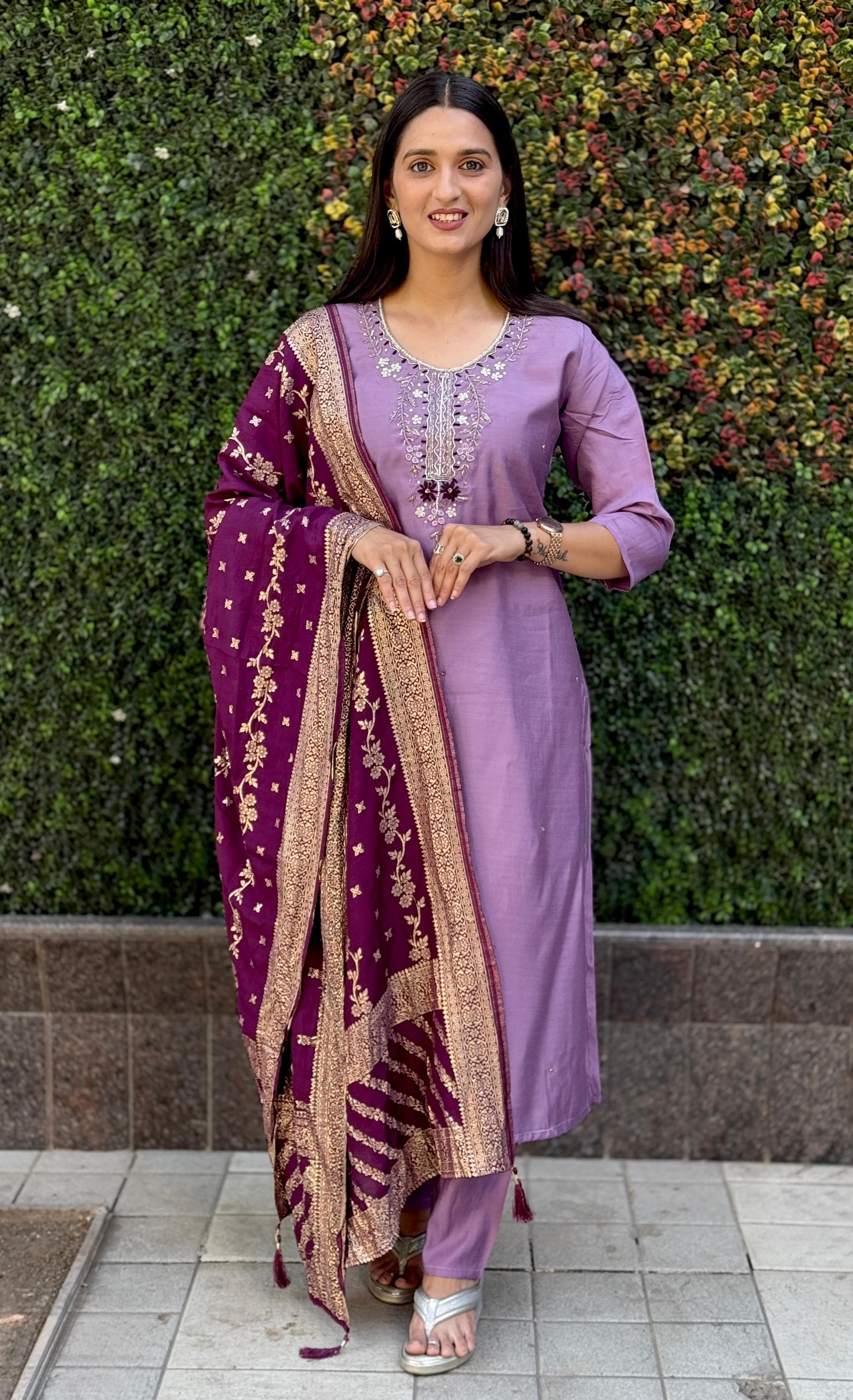 Vedant Vastram Kurta Pant Set With Dupatta Having Beautiful Handwork - Lavender