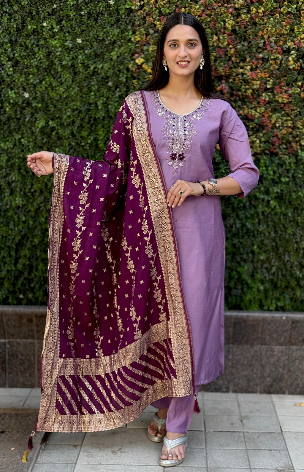 Vedant Vastram Kurta Pant Set With Dupatta Having Beautiful Handwork - Lavender