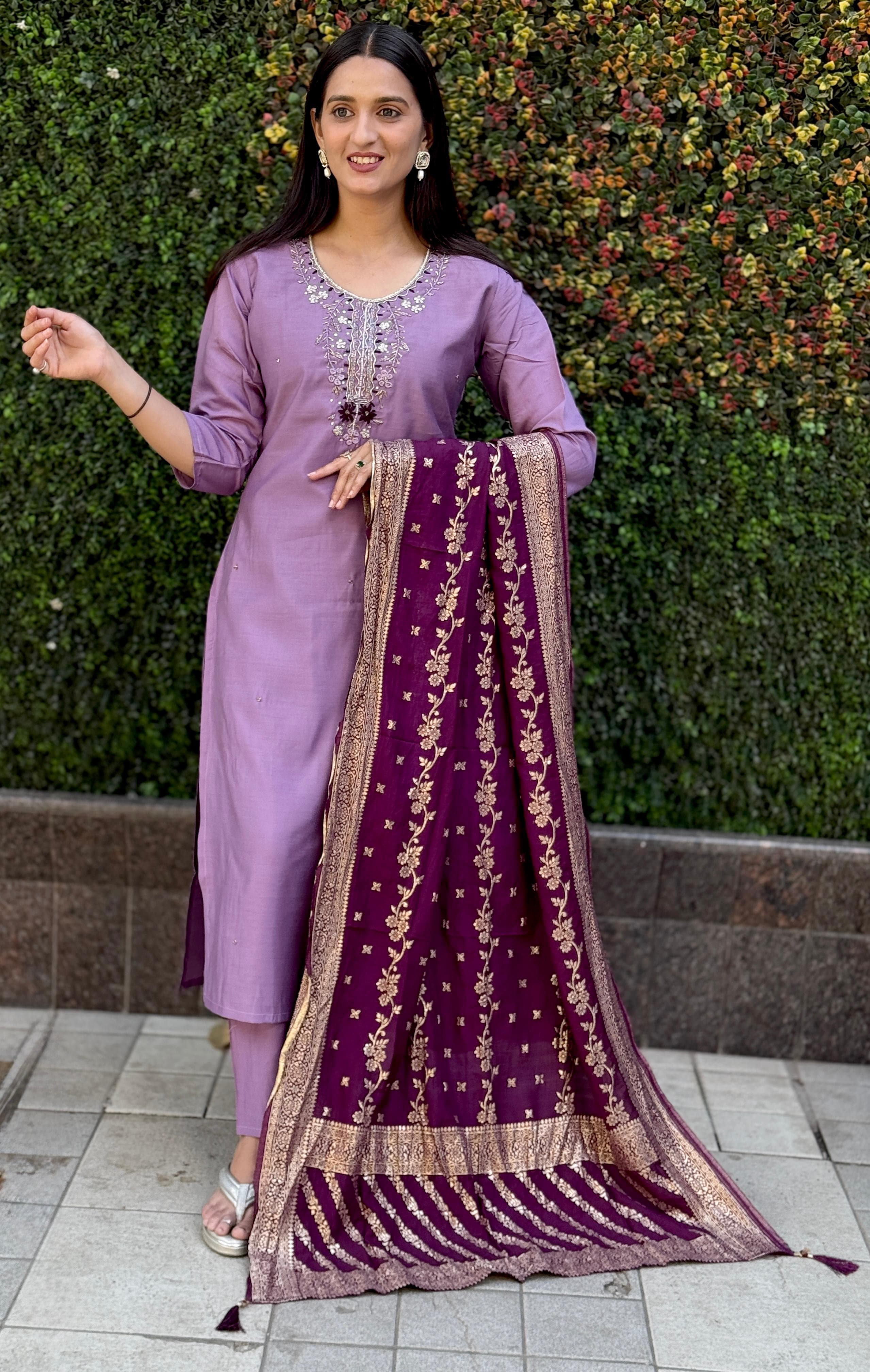Vedant Vastram Kurta Pant Set With Dupatta Having Beautiful Handwork - Lavender