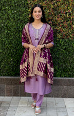Vedant Vastram Kurta Pant Set With Dupatta Having Beautiful Handwork - Lavender