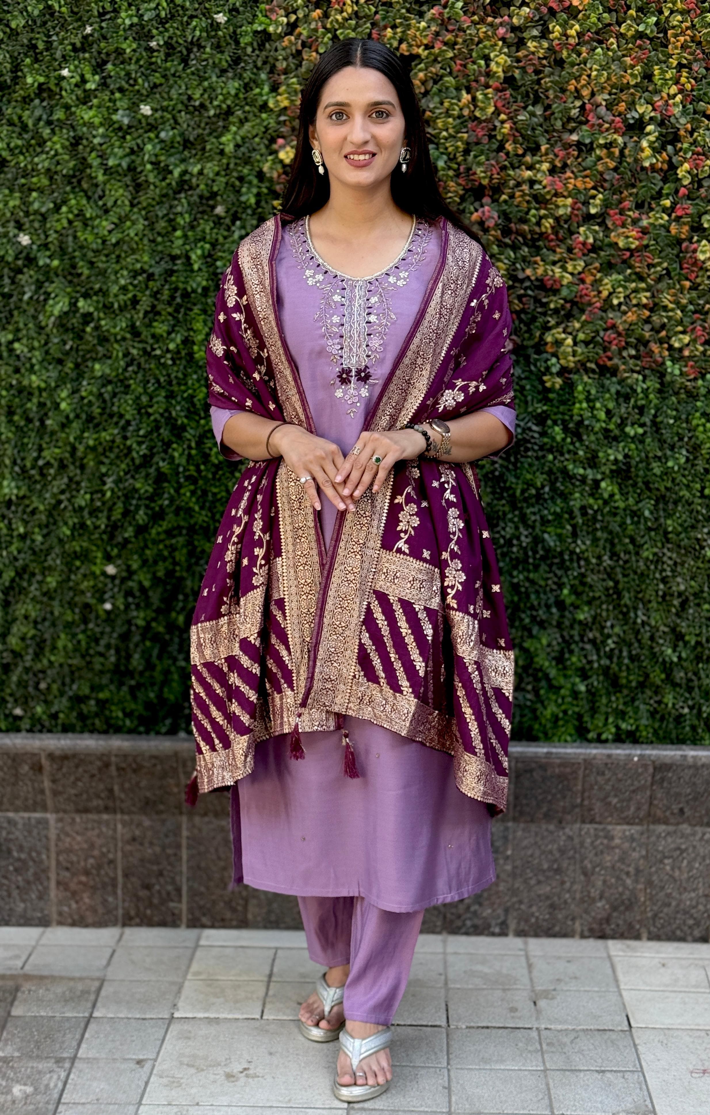 Vedant Vastram Kurta Pant Set With Dupatta Having Beautiful Handwork - Lavender