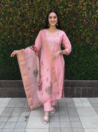 Vedant Vastram Kurta Pant Set With Dupatta Having Beautiful Handwork - Light Pink