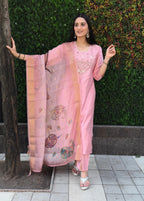 Vedant Vastram Kurta Pant Set With Dupatta Having Beautiful Handwork - Light Pink