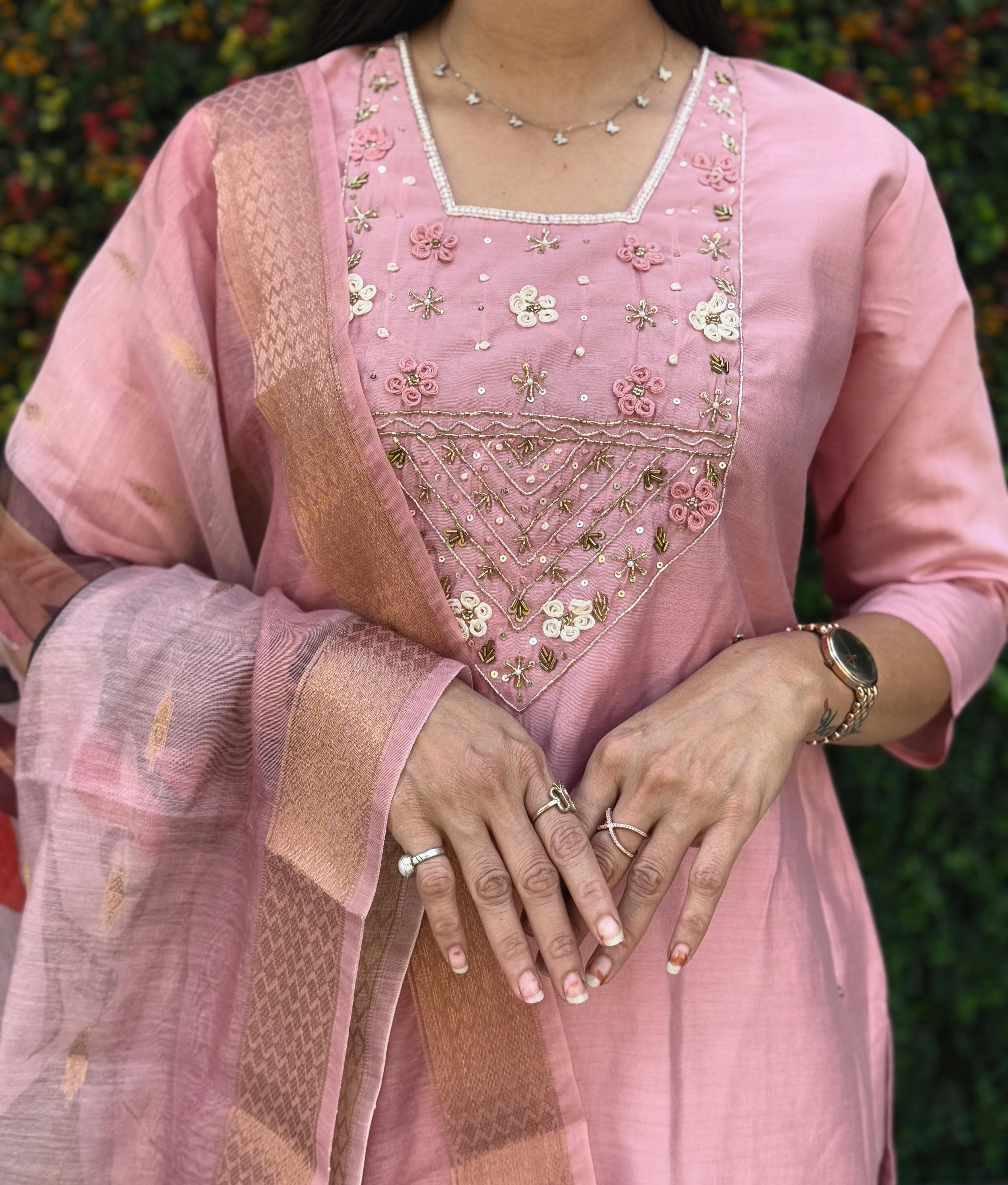 Vedant Vastram Kurta Pant Set With Dupatta Having Beautiful Handwork - Light Pink