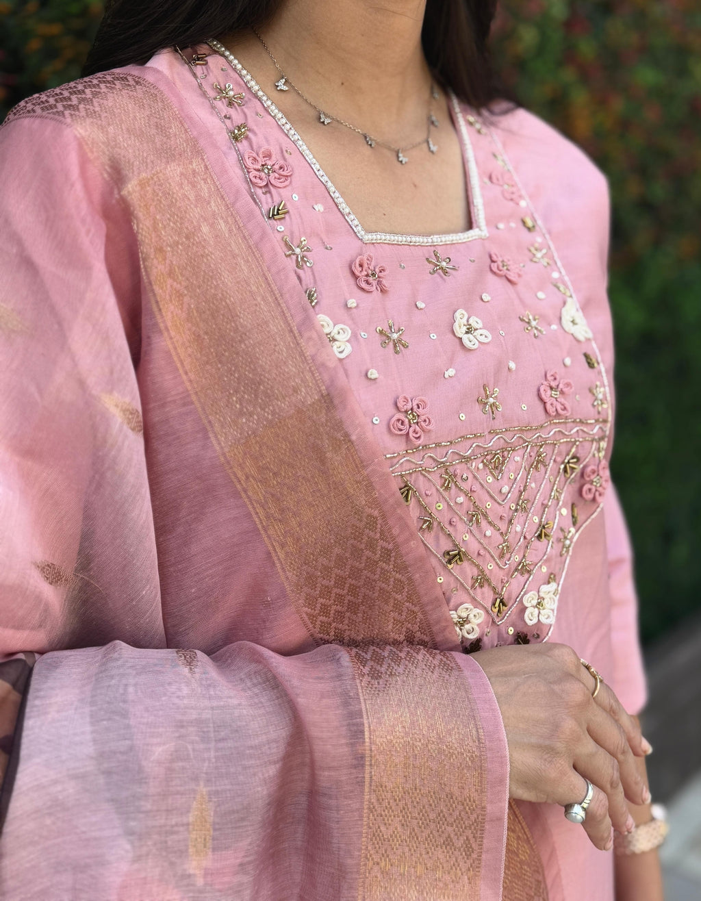 Vedant Vastram Kurta Pant Set With Dupatta Having Beautiful Handwork - Light Pink