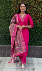 Vedant Vastram Kurta Pant Set With Dupatta Having Beautiful Handwork - Pink