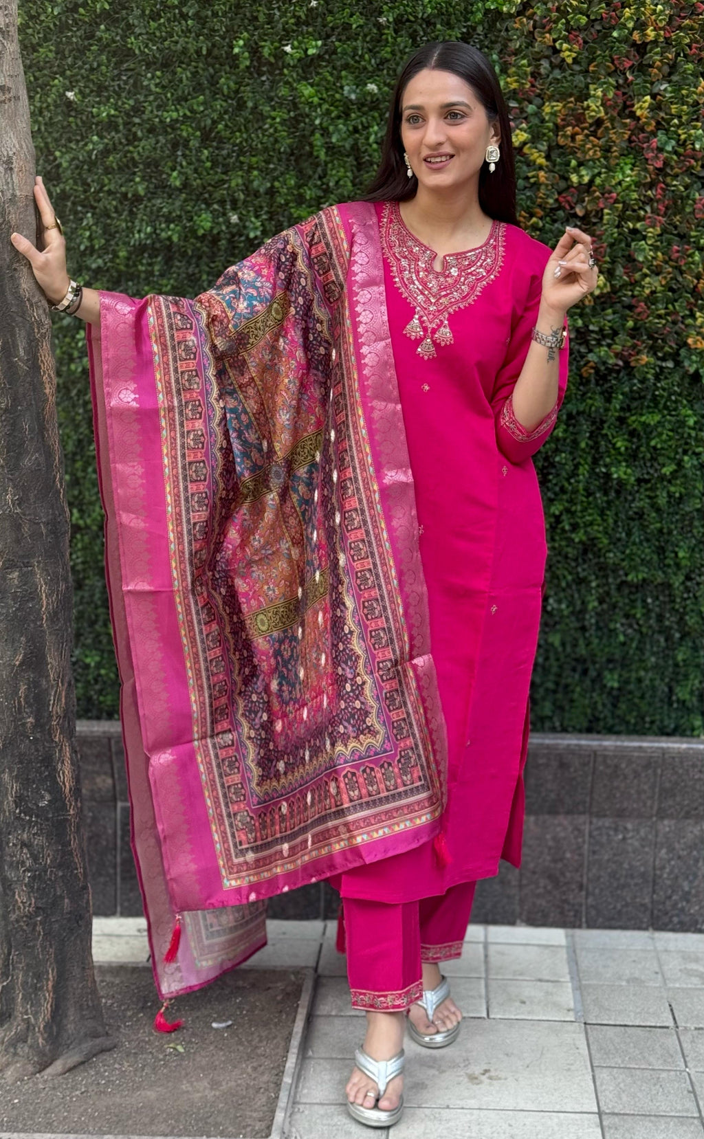 Vedant Vastram Kurta Pant Set With Dupatta Having Beautiful Handwork - Pink
