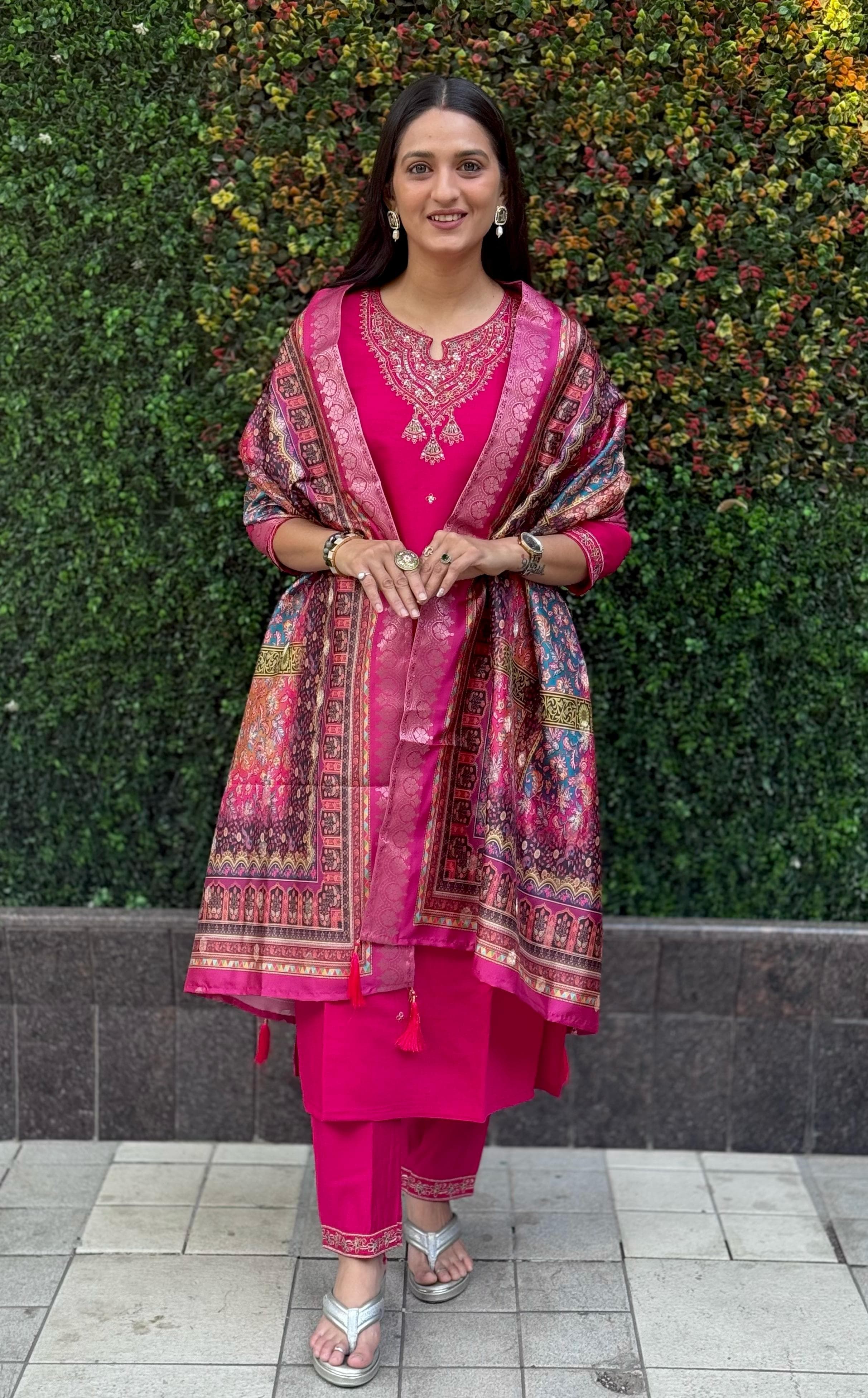 Vedant Vastram Kurta Pant Set With Dupatta Having Beautiful Handwork - Pink