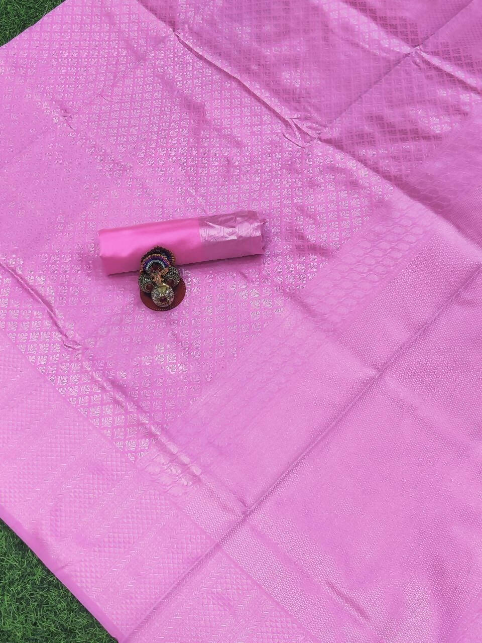 DEIANA'S Beautiful Designer Golden zari Soft Lichi Silk Saree - Baby pink