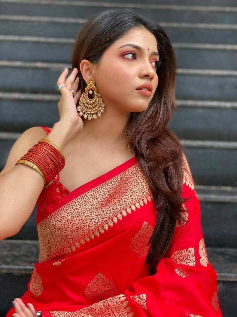 DEIANA'S Beautiful Designer Golden zari Soft Lichi Silk Saree - Red