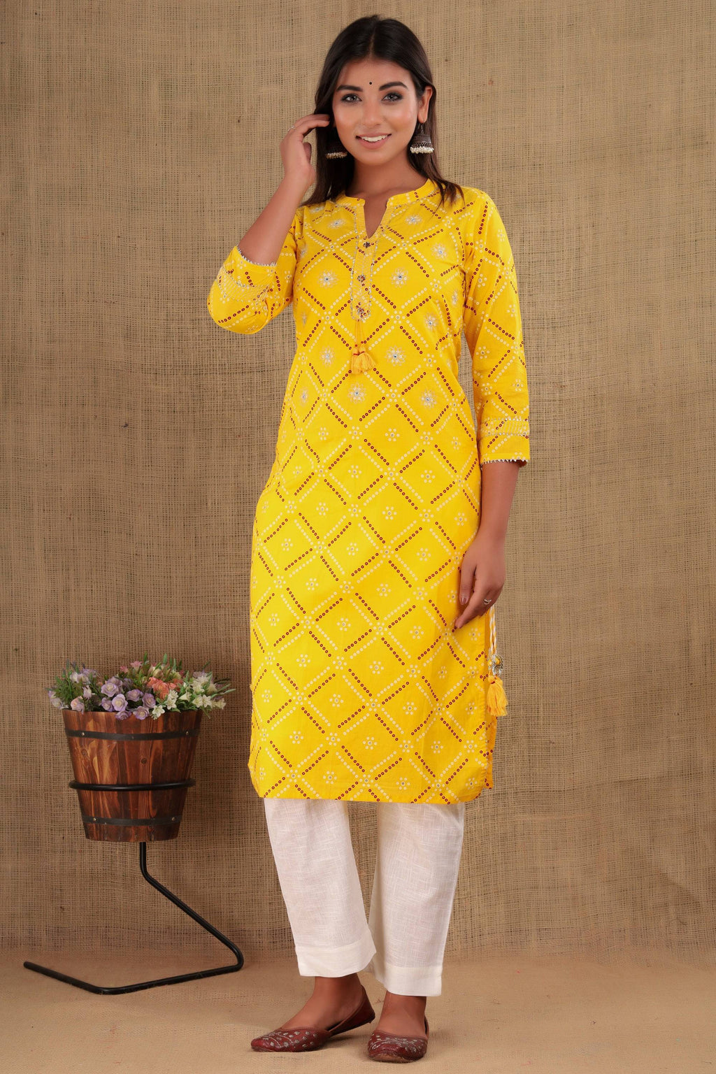 Kaajh Women's Yellow Bandhej Print Kurta Pant Set - Distacart