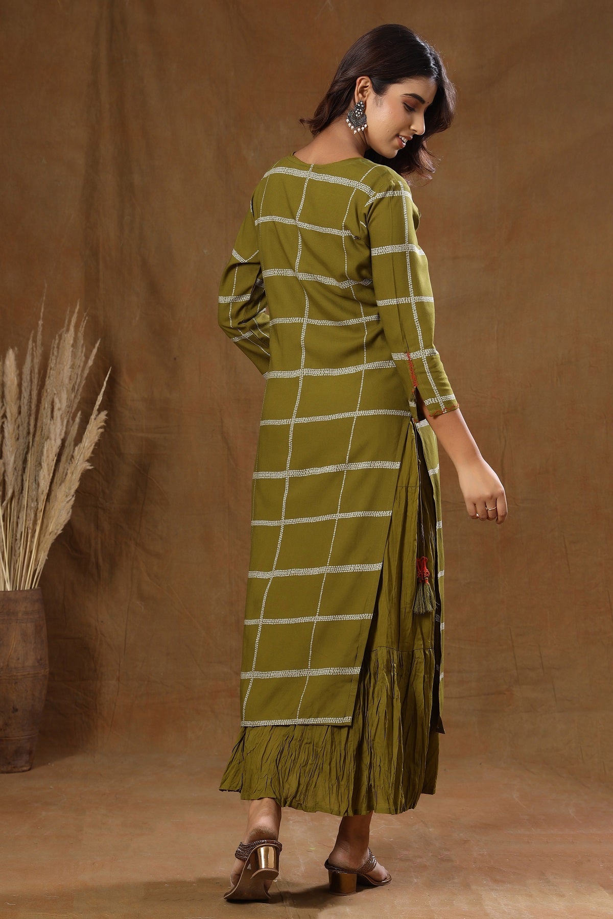 Kaajh Women's Green Embroidery Inner kurta - Distacart