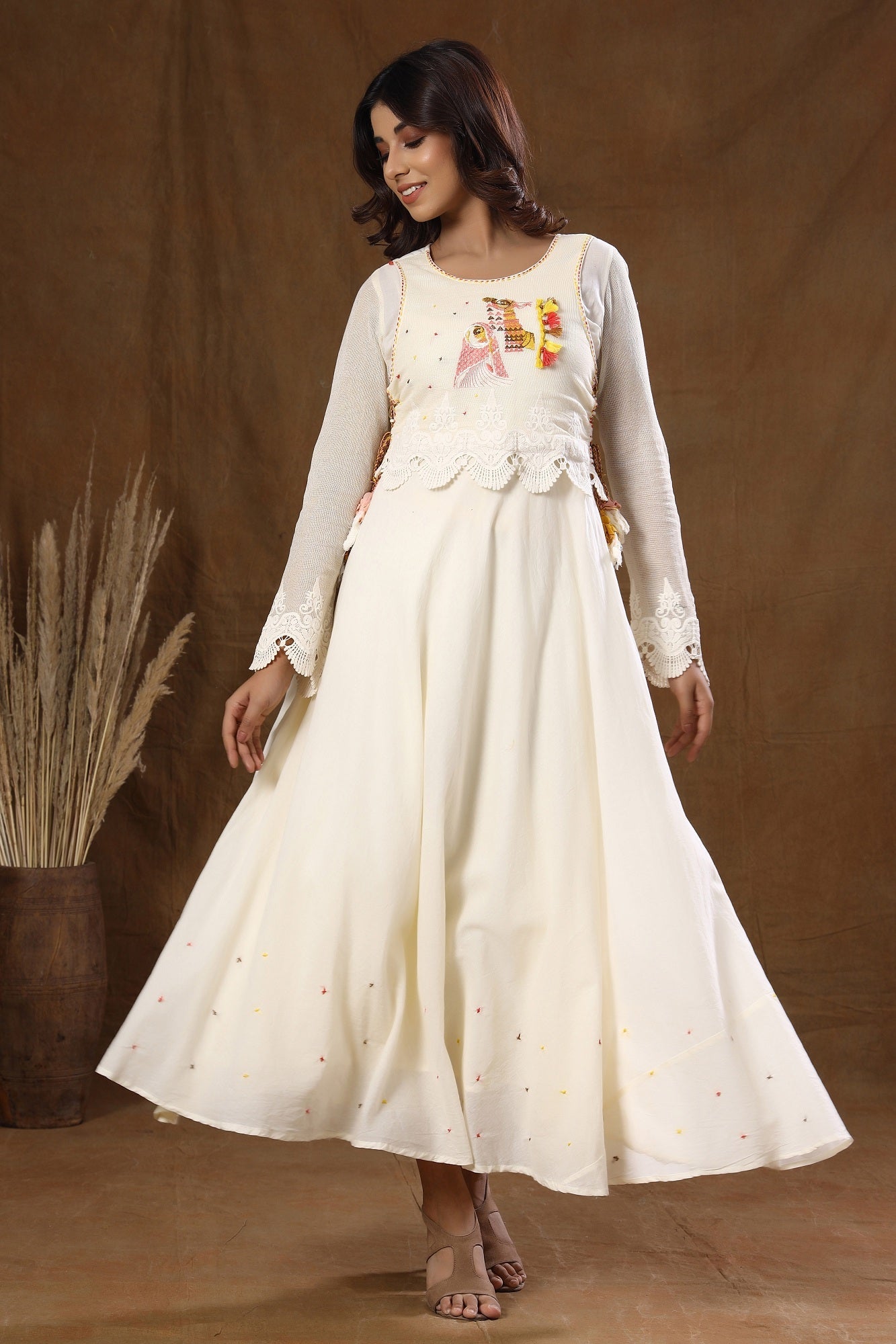 Kaajh Off White Thread Embroidery Kurta For Women - Distacart