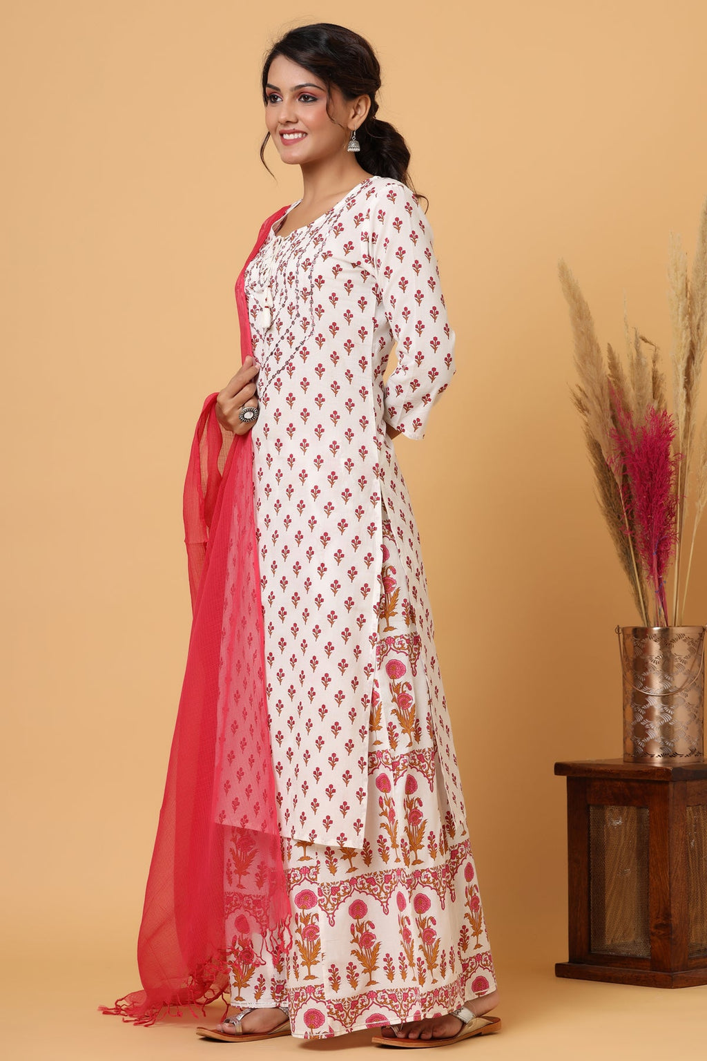 Kaajh Women's White Red Floral Print Suit Set - Distacart