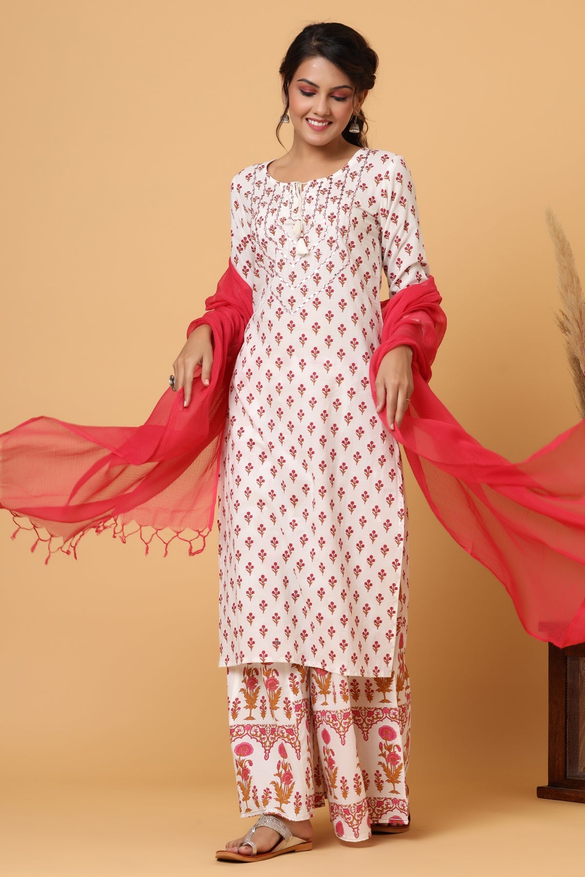 Kaajh Women's White Red Floral Print Suit Set - Distacart