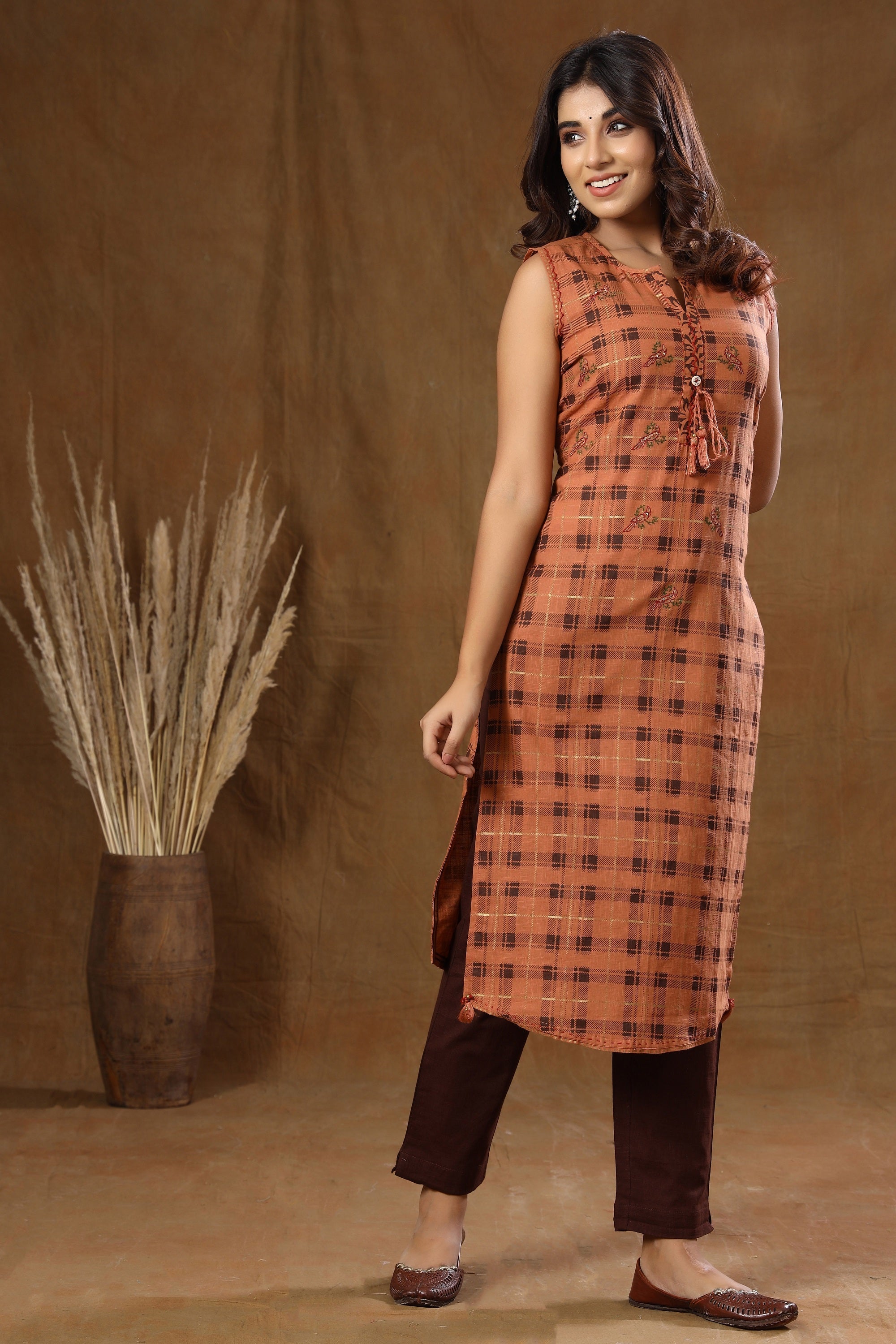 Kaajh Women's Brown Sleeveless Printed Kurta Pant Set - Distacart