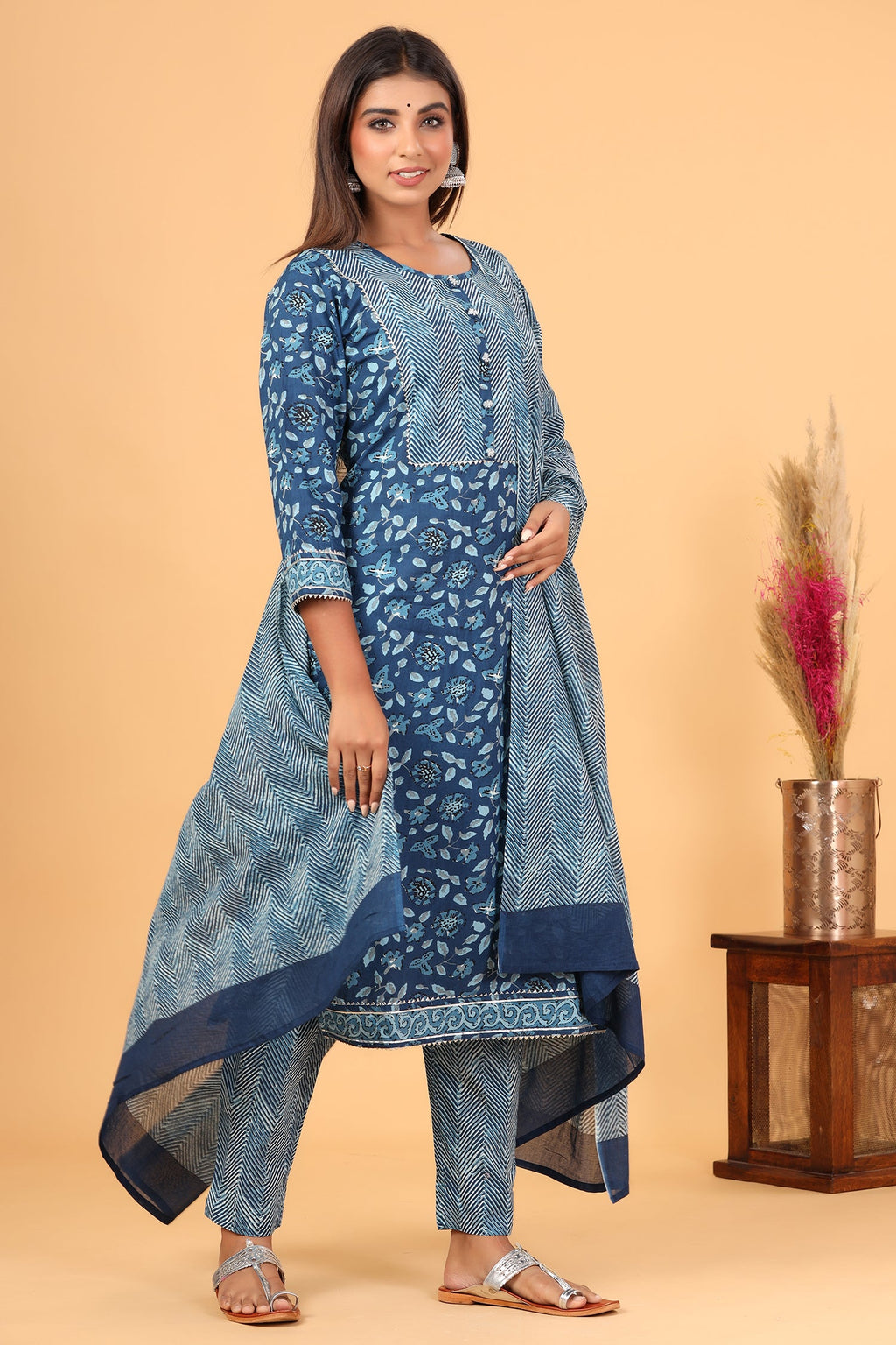 Kaajh Women's Blue Floral Print Suit Set - Distacart