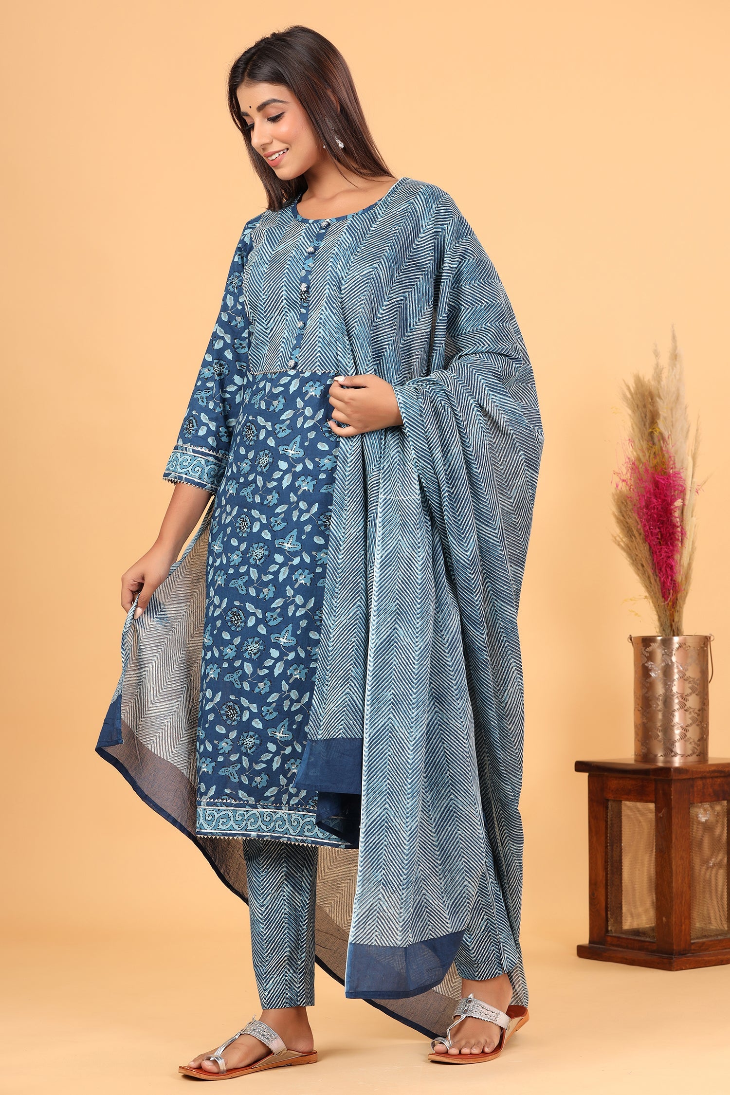 Kaajh Women's Blue Floral Print Suit Set - Distacart