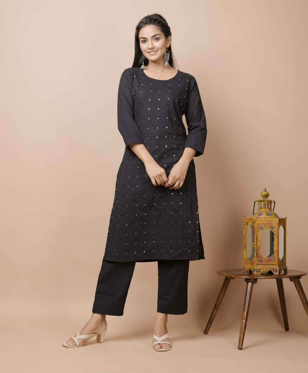 Kaajh Women's Black Solid Mirror Embellished Kurta Pant Set - Distacart
