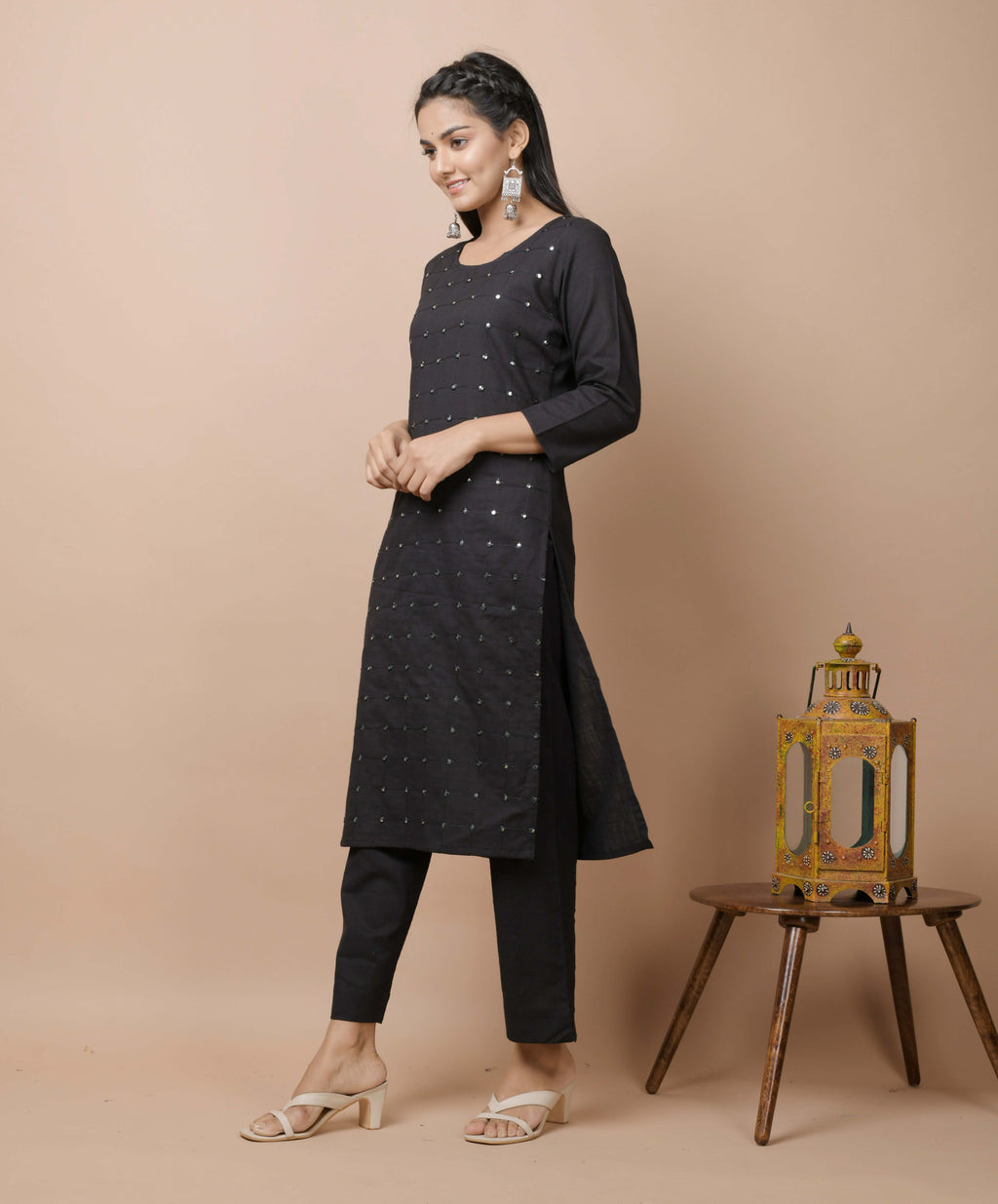 Kaajh Women's Black Solid Mirror Embellished Kurta Pant Set - Distacart