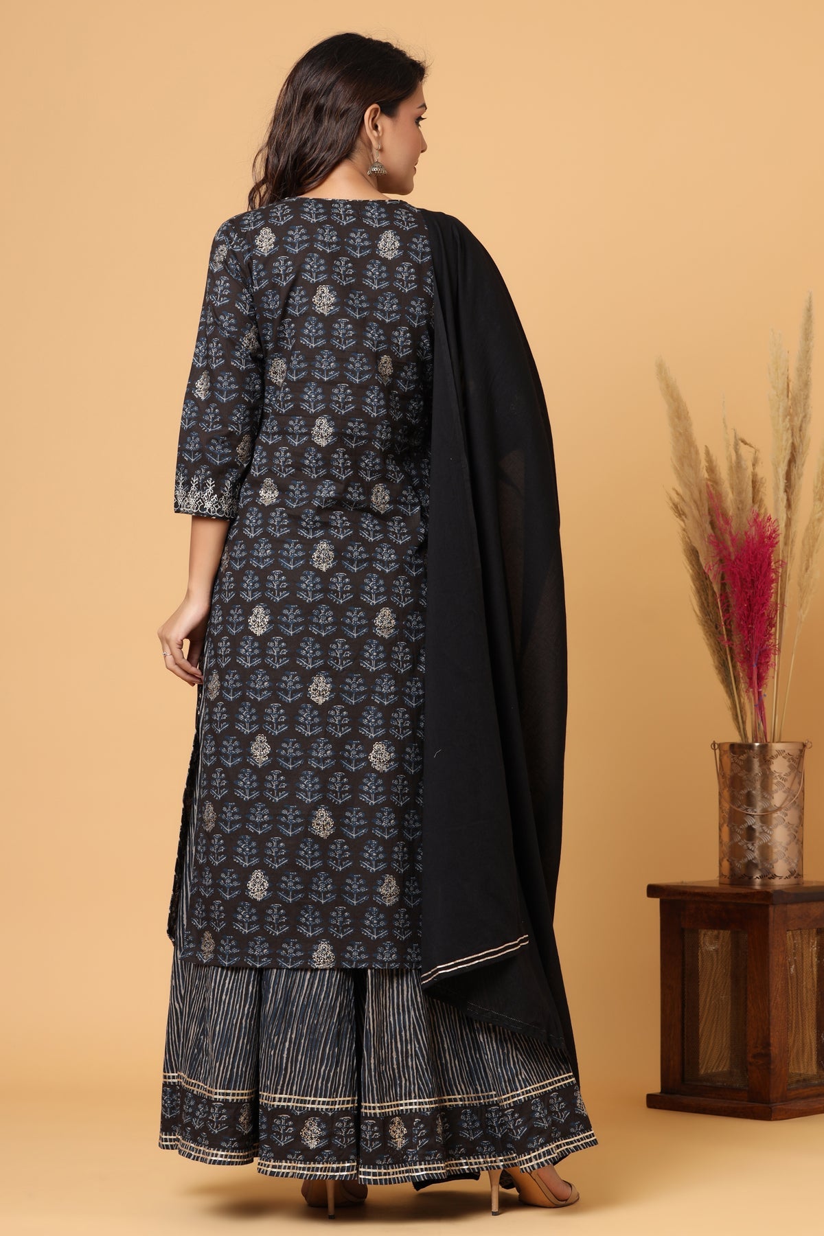 Kaajh Women's Black Zari Embroidery Printed Suit Set - Distacart