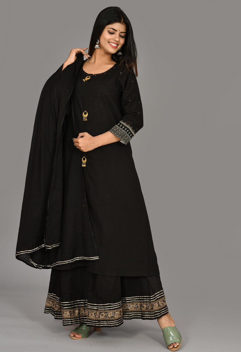 Kaajh Women's Black Metal Embellishment Printed Suit Set - Distacart