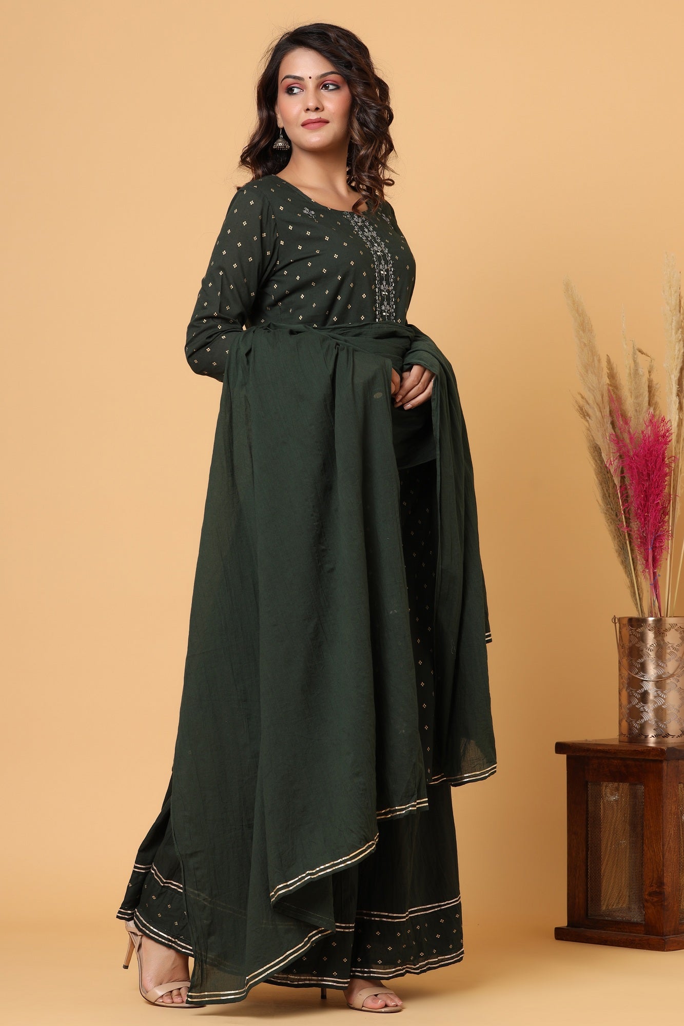 Kaajh Women's Green Gold Print Suit Set - Distacart